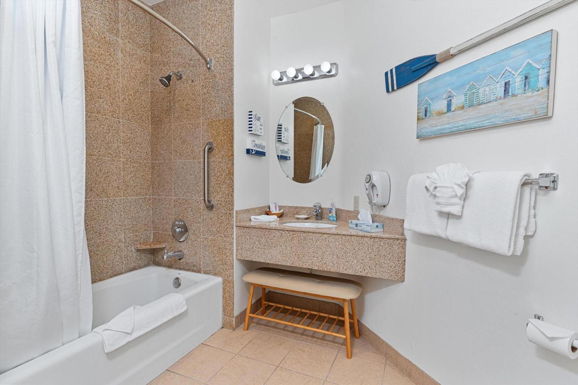 Beach House Inn & Suites photo 14