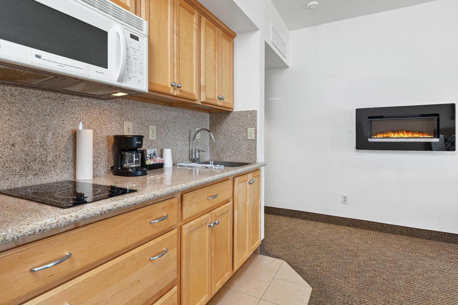 Beach House Inn & Suites photo 20