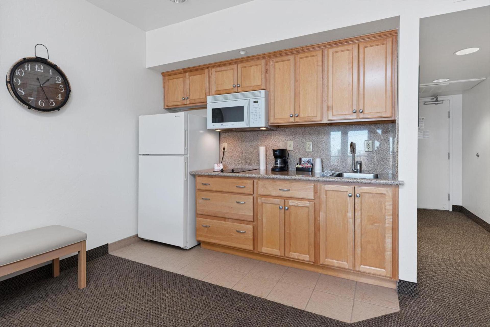 Beach House Inn & Suites photo 21