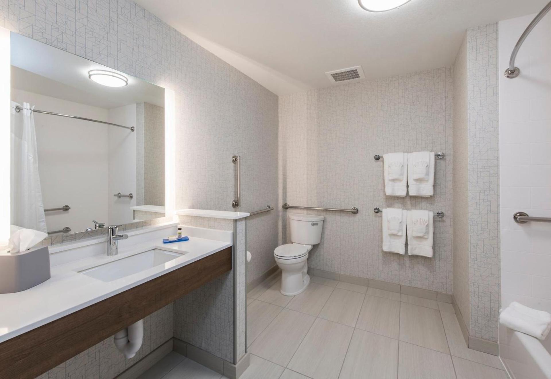 Holiday Inn Express & Suites - Phoenix North - Happy Valley by IHG photo 40