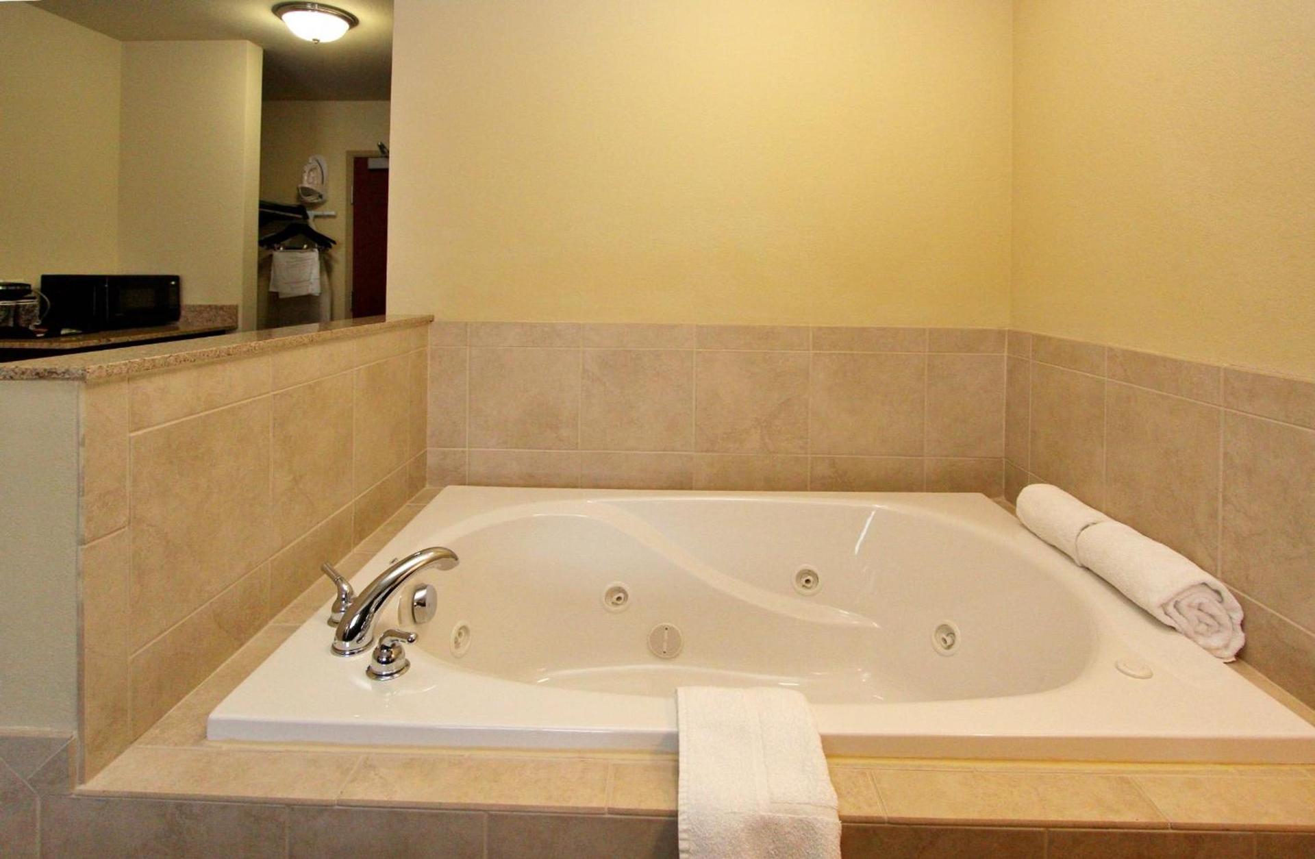 Cobblestone Inn & Suites-Fremont photo 49