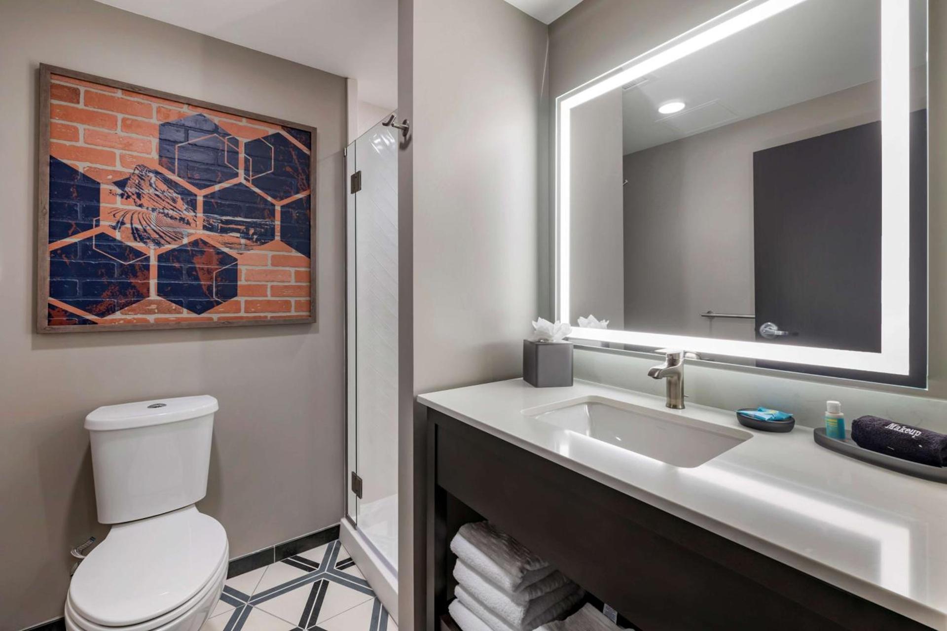 Vīb Hotel by Best Western Denver RiNo photo 23