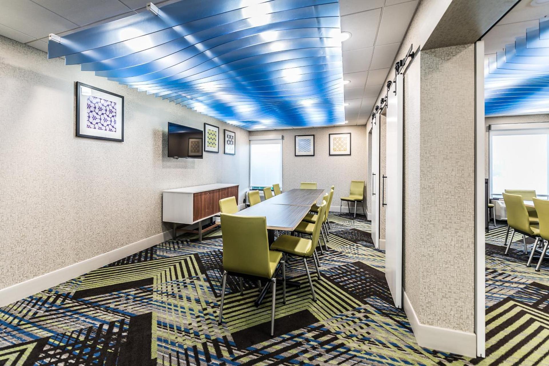Holiday Inn Express Flint-Campus Area by IHG photo 22
