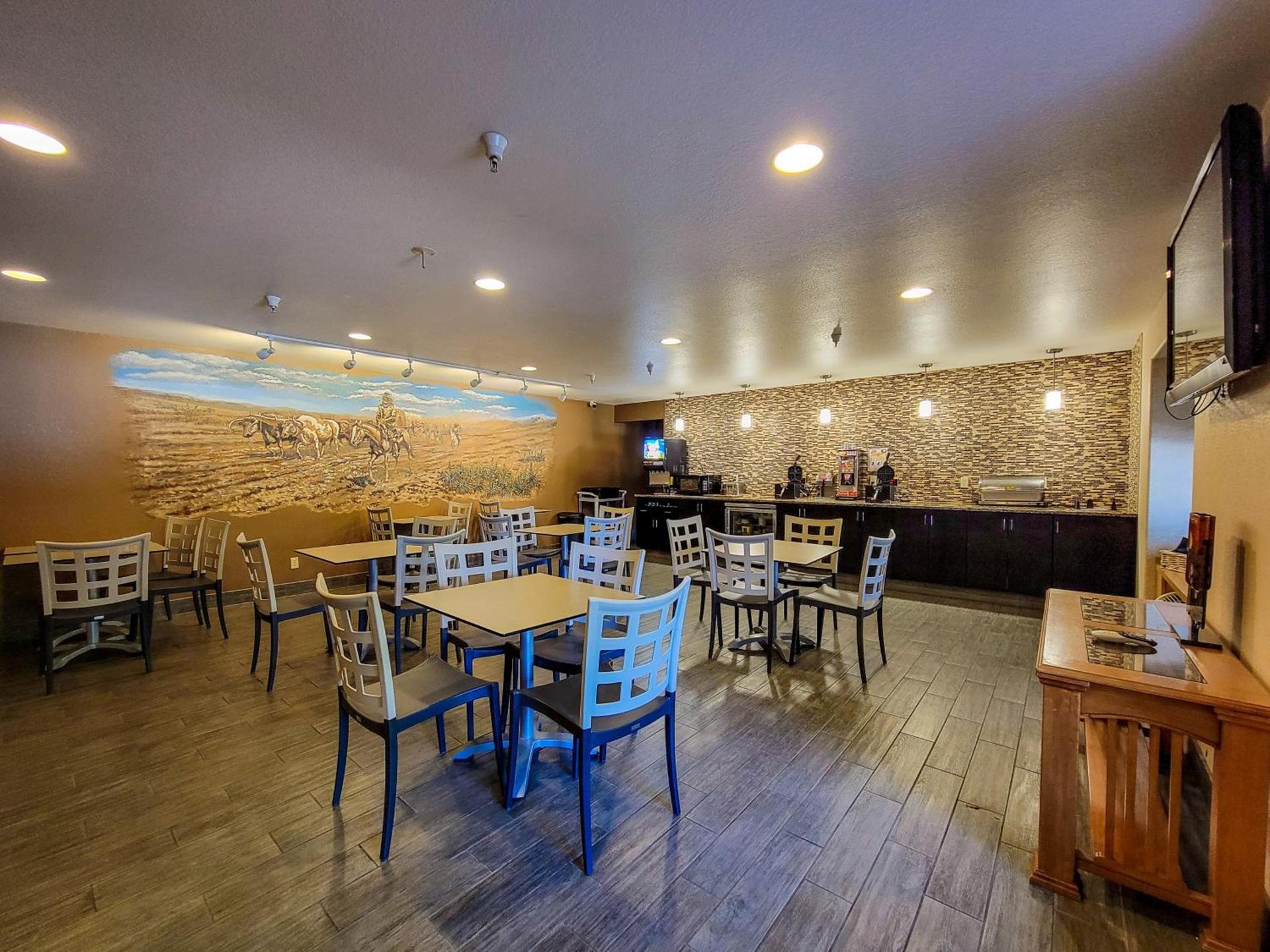 Monument Inn & Suites photo 38
