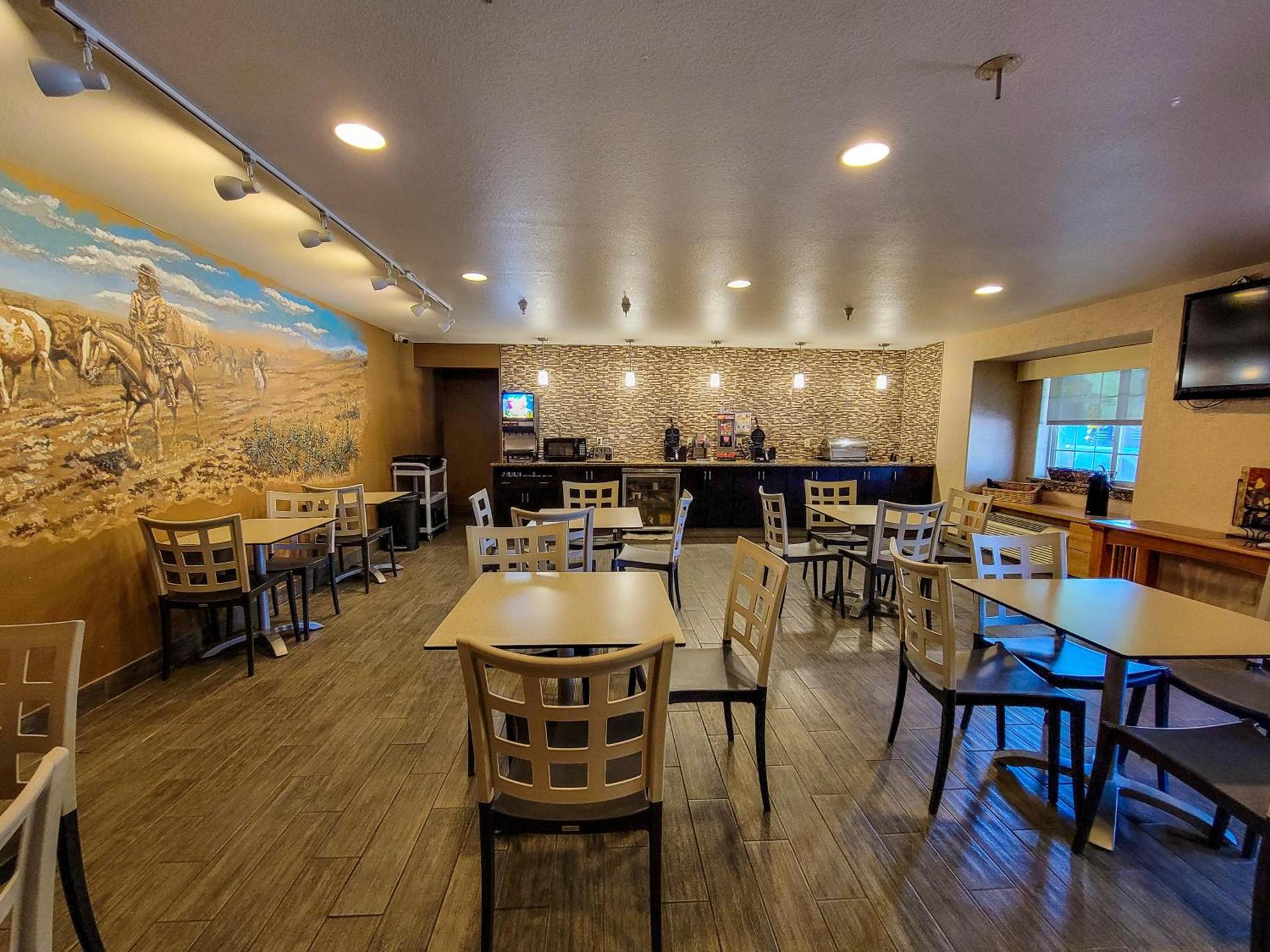Monument Inn & Suites photo 37