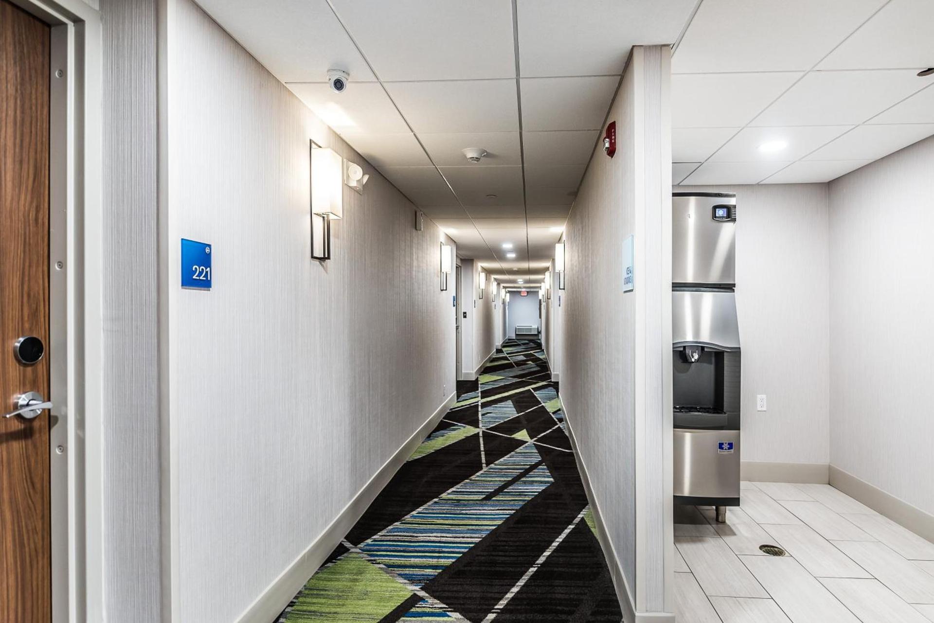 Holiday Inn Express Flint-Campus Area by IHG photo 32