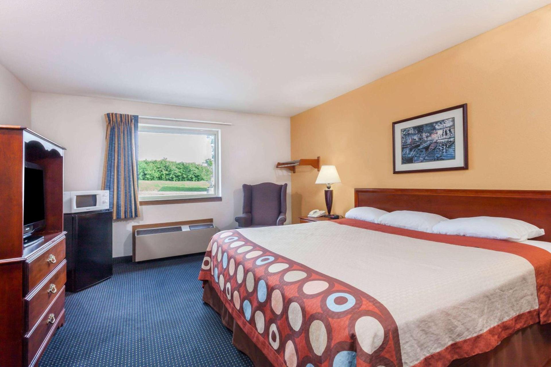 Super 8 by Wyndham Lexington Hamburg Area photo 20