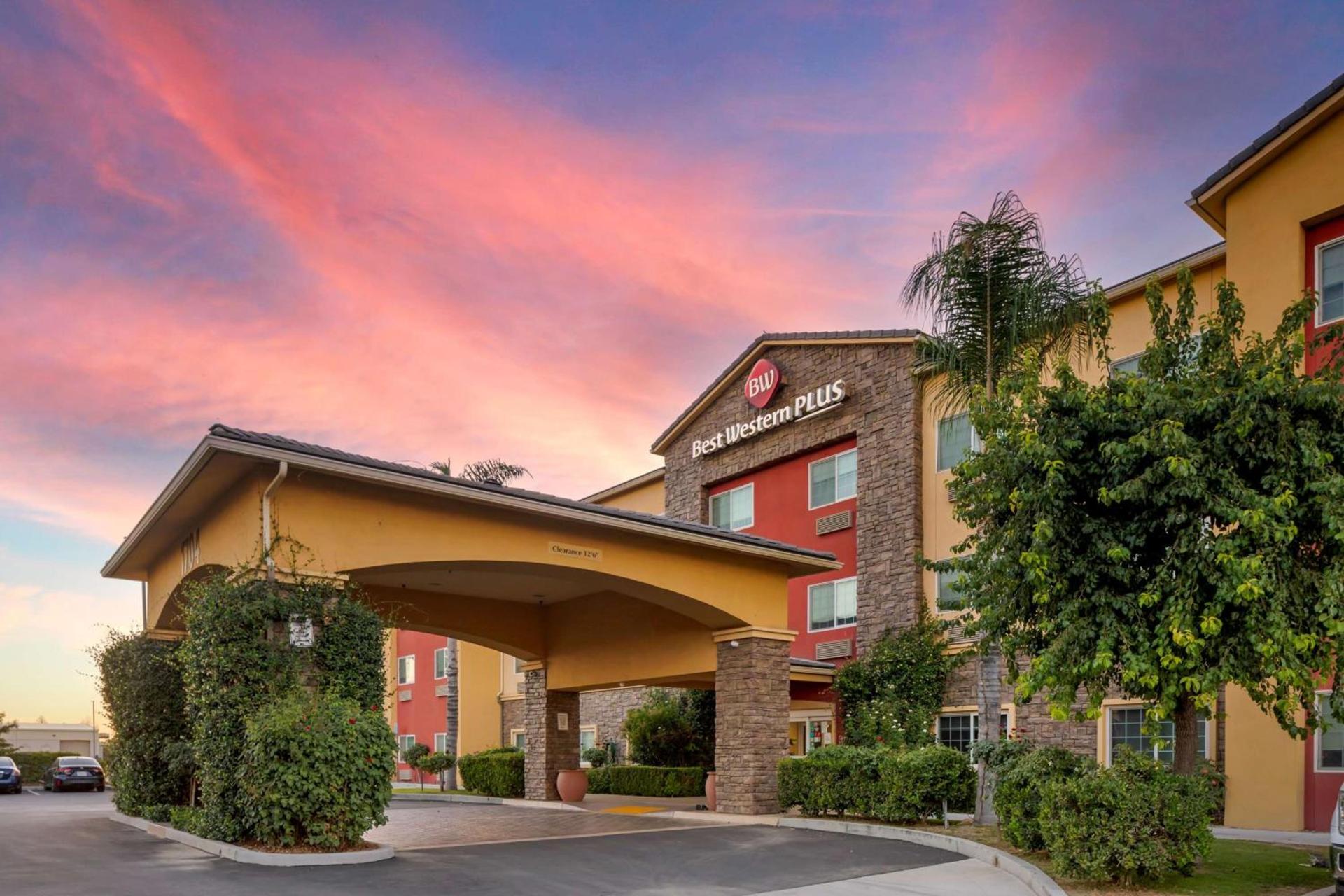Best Western Plus Wasco Inn & Suites photo 1