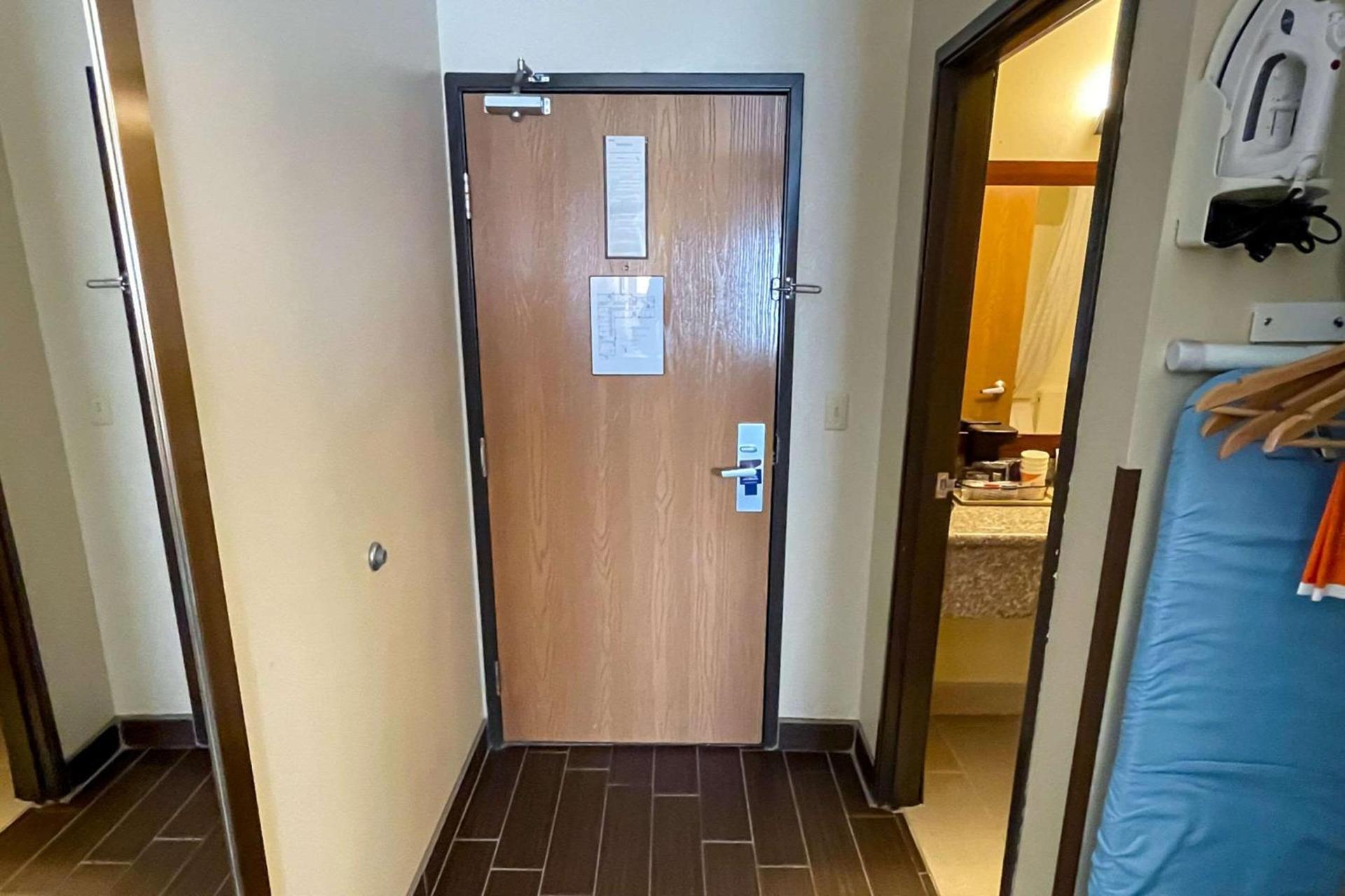 Comfort Inn & Suites Midtown photo 11