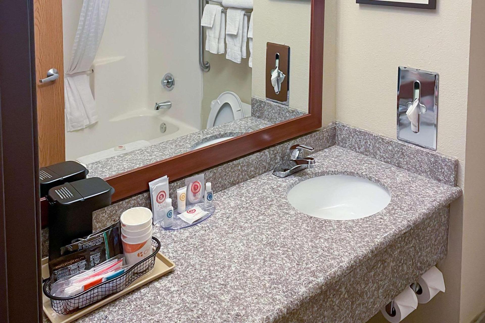 Comfort Inn & Suites Midtown photo 24