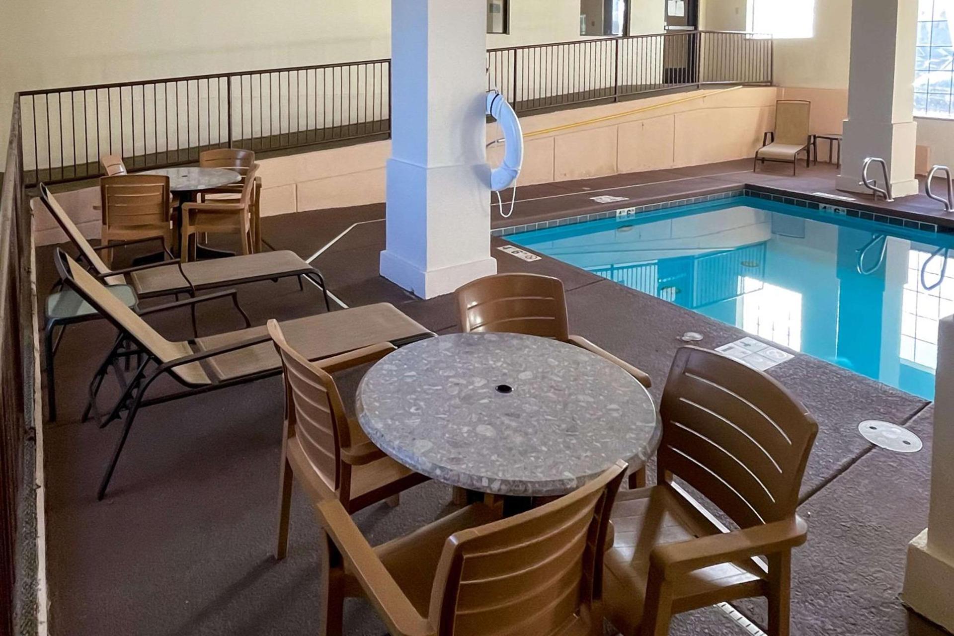 Comfort Inn & Suites Midtown photo 40