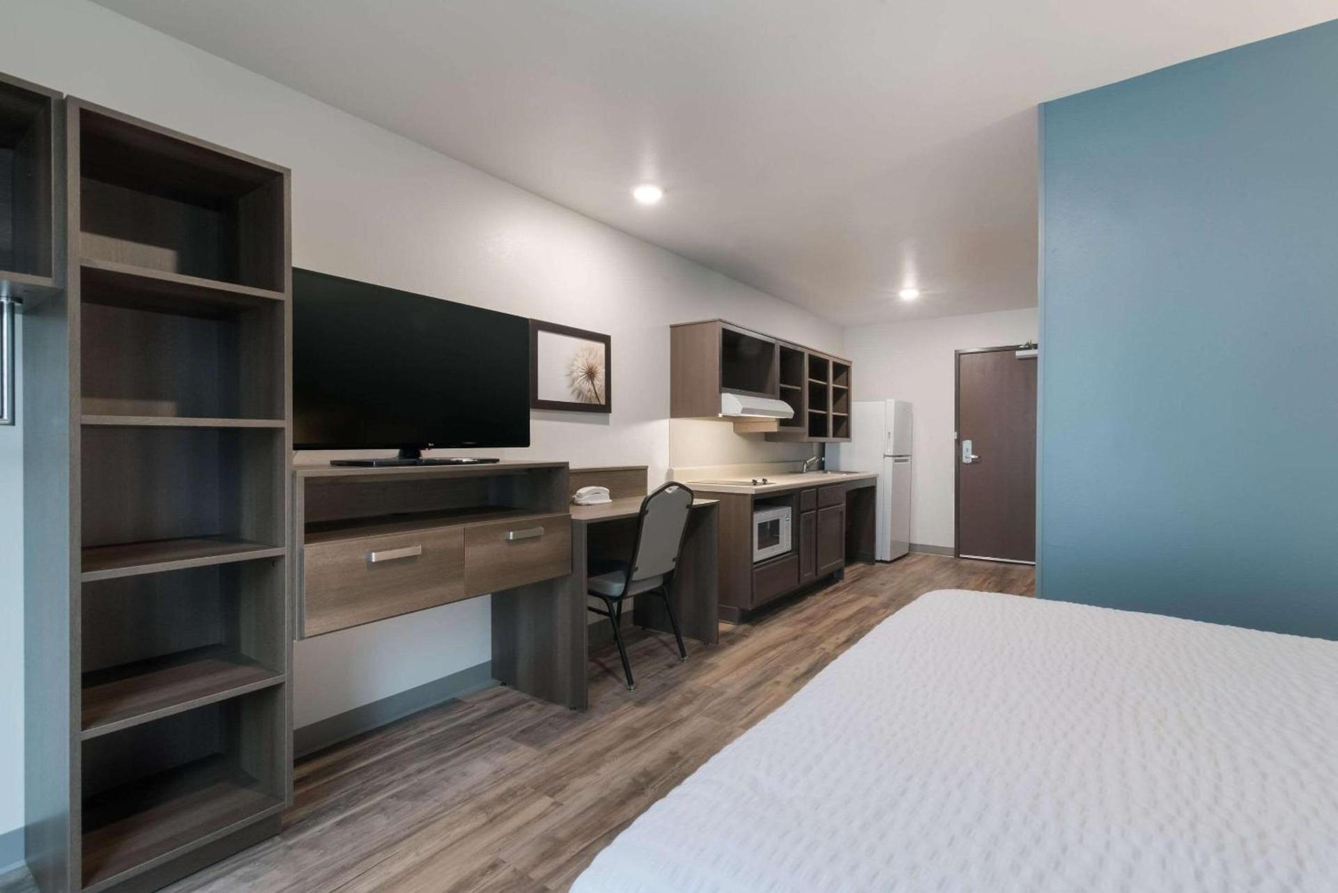 WoodSpring Suites Philadelphia Northeast photo 10