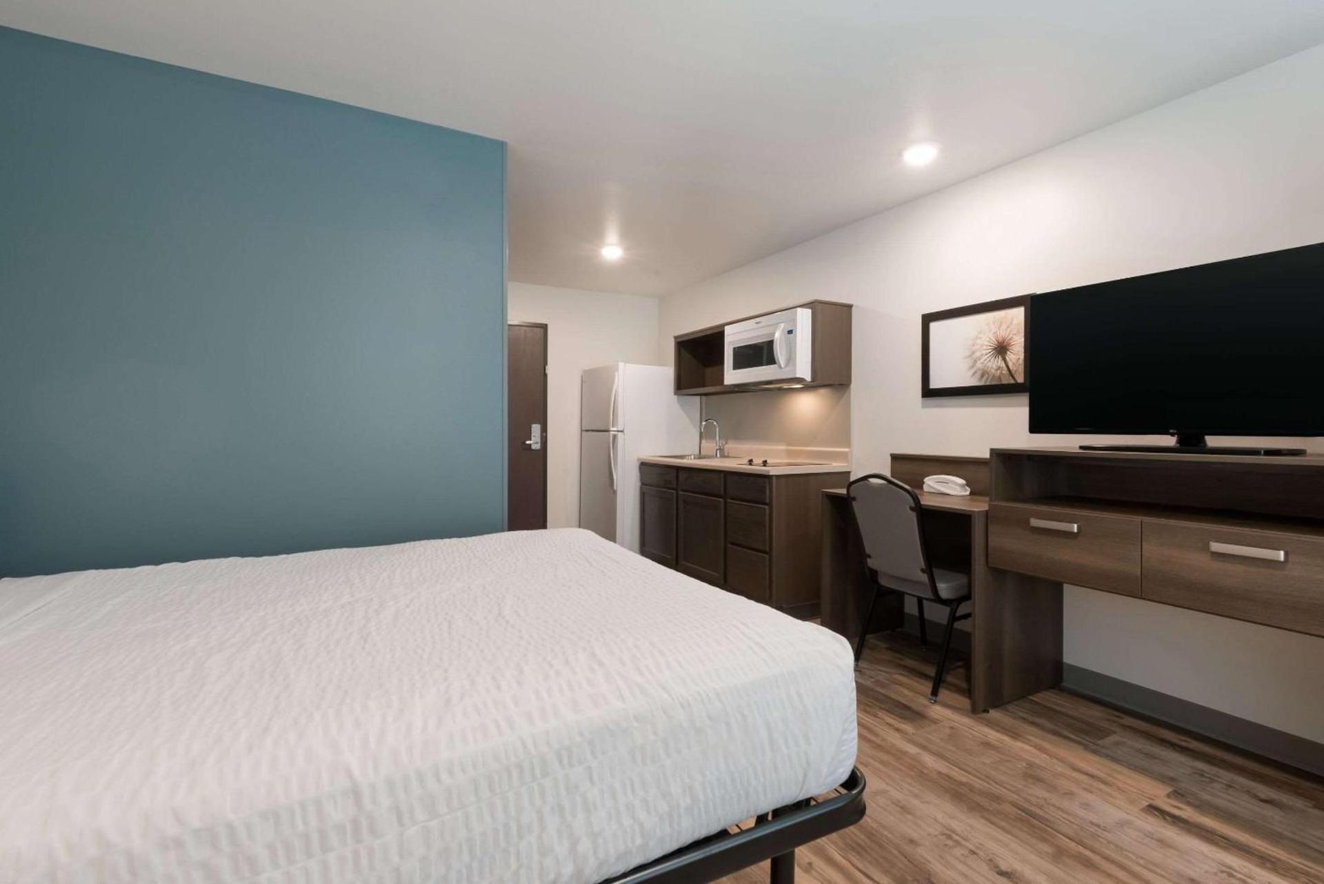 WoodSpring Suites Philadelphia Northeast photo 12