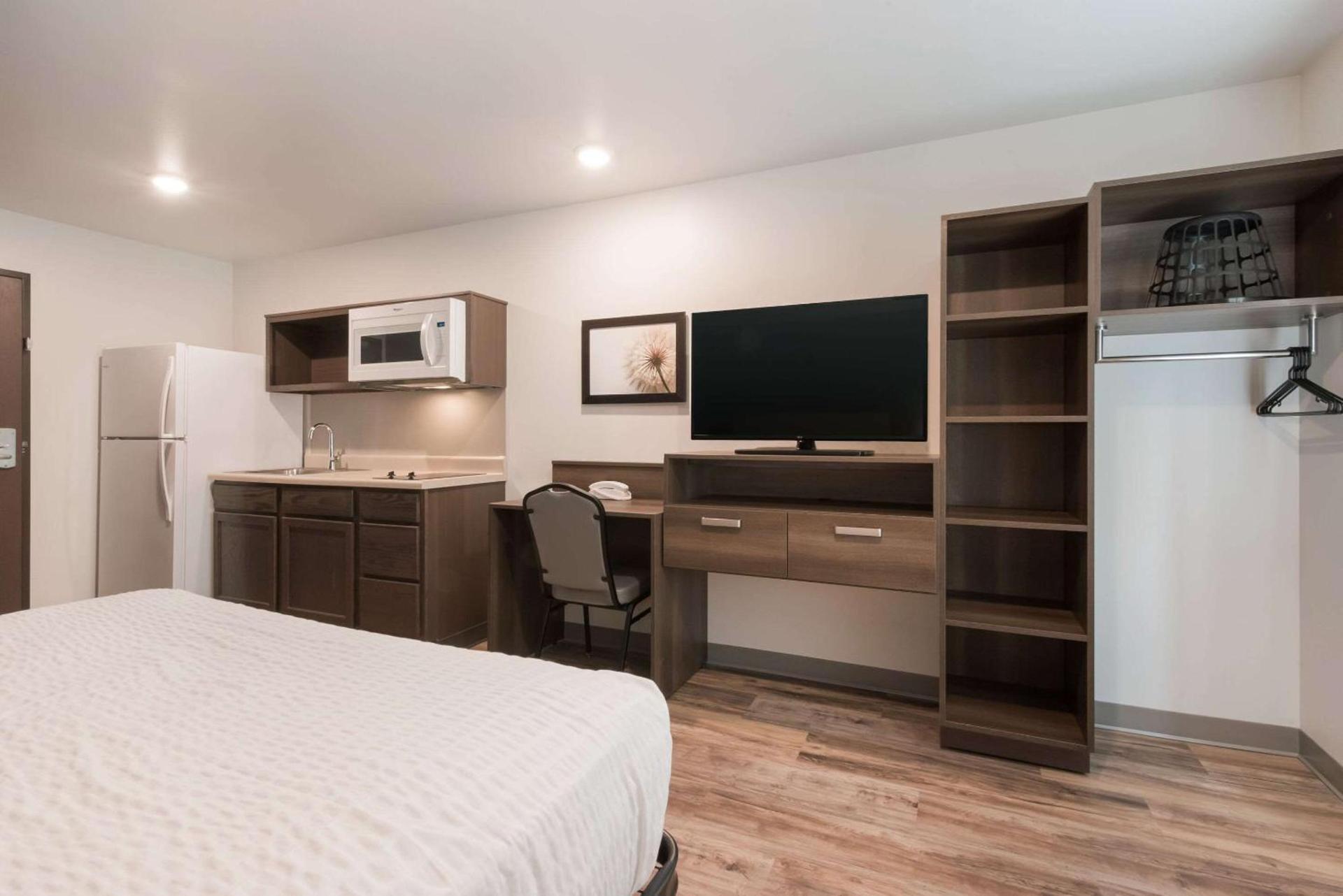 WoodSpring Suites Philadelphia Northeast photo 13
