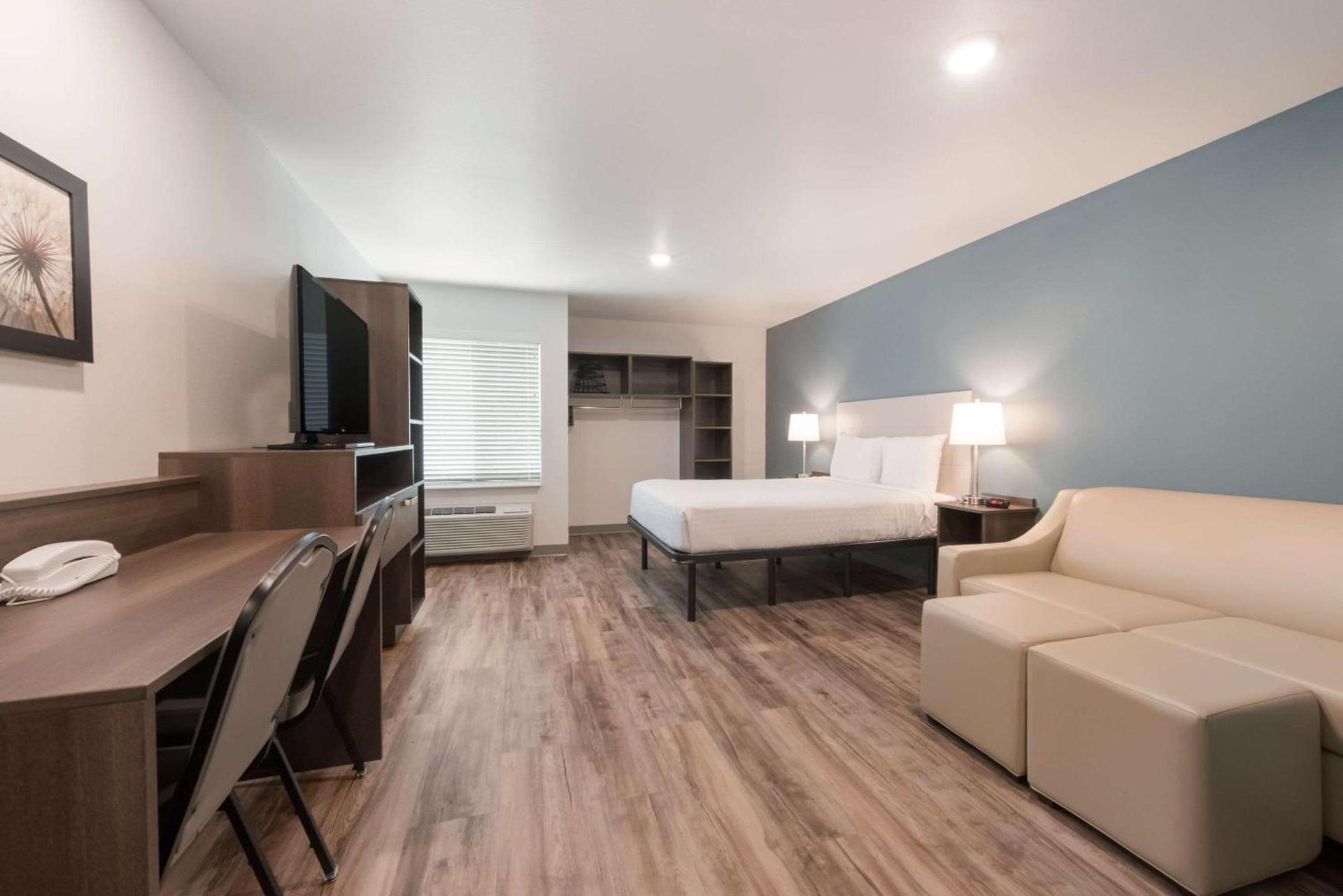 WoodSpring Suites Philadelphia Northeast photo 15