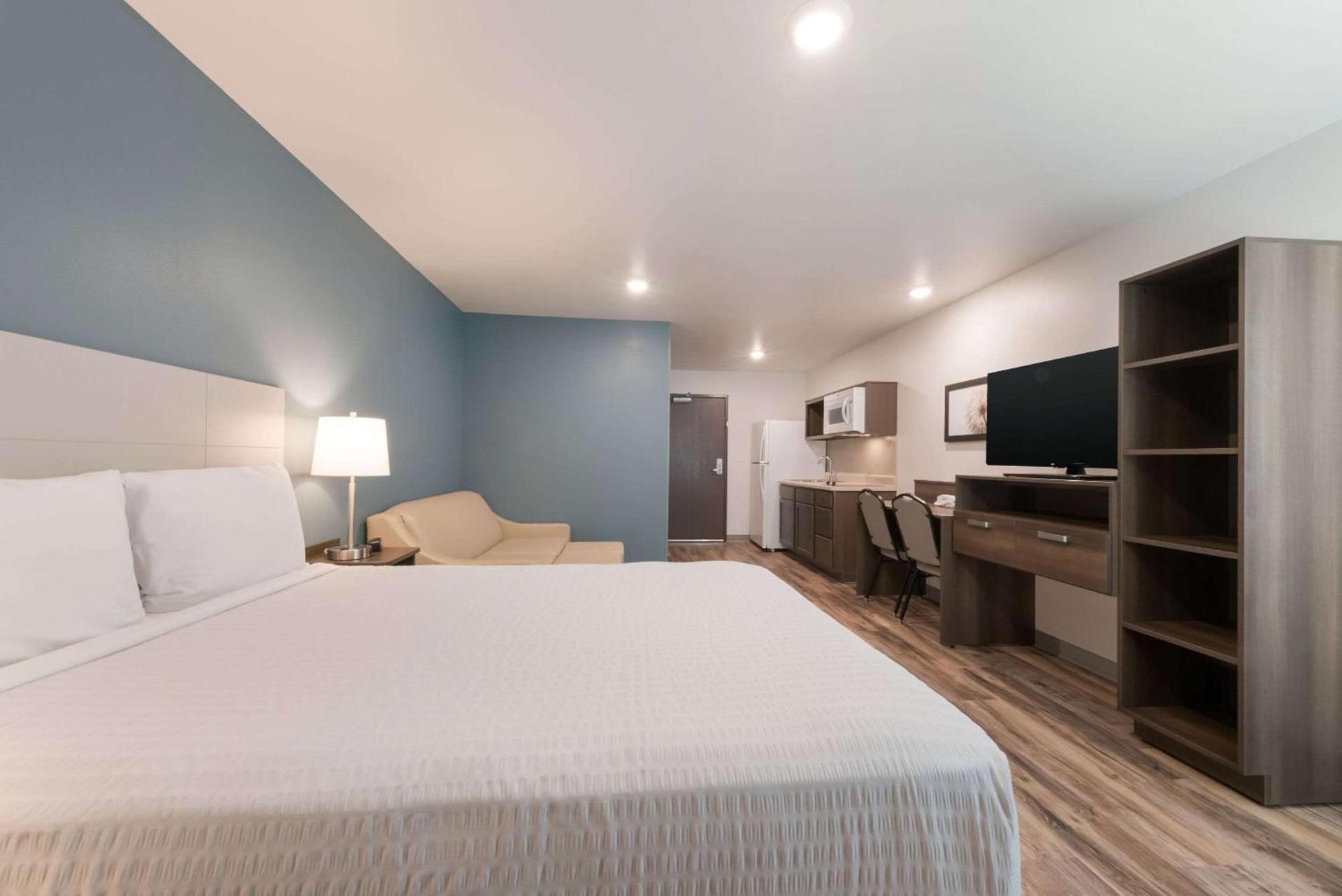 WoodSpring Suites Philadelphia Northeast photo 16
