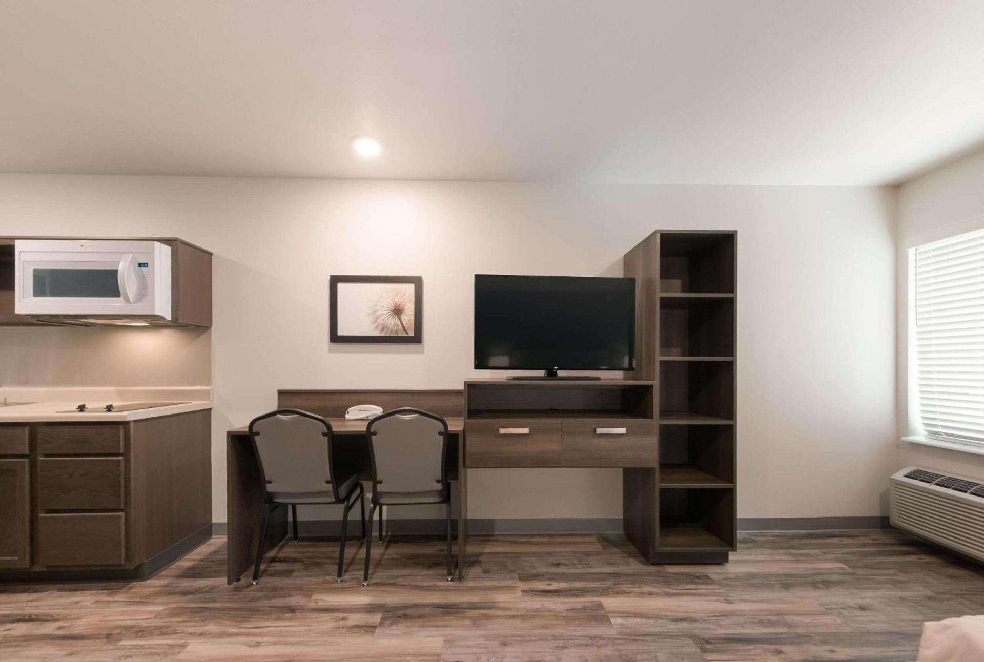 WoodSpring Suites Philadelphia Northeast photo 17
