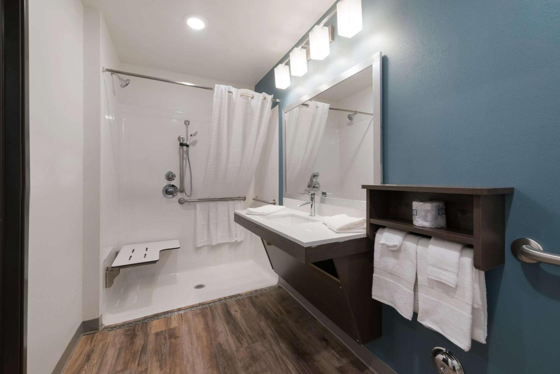 WoodSpring Suites Philadelphia Northeast photo 25