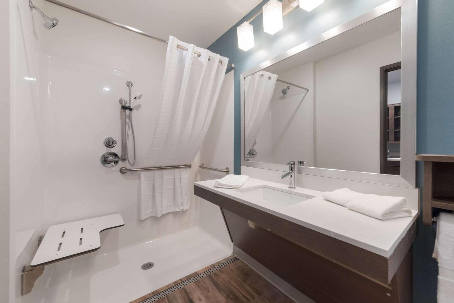 WoodSpring Suites Philadelphia Northeast photo 28