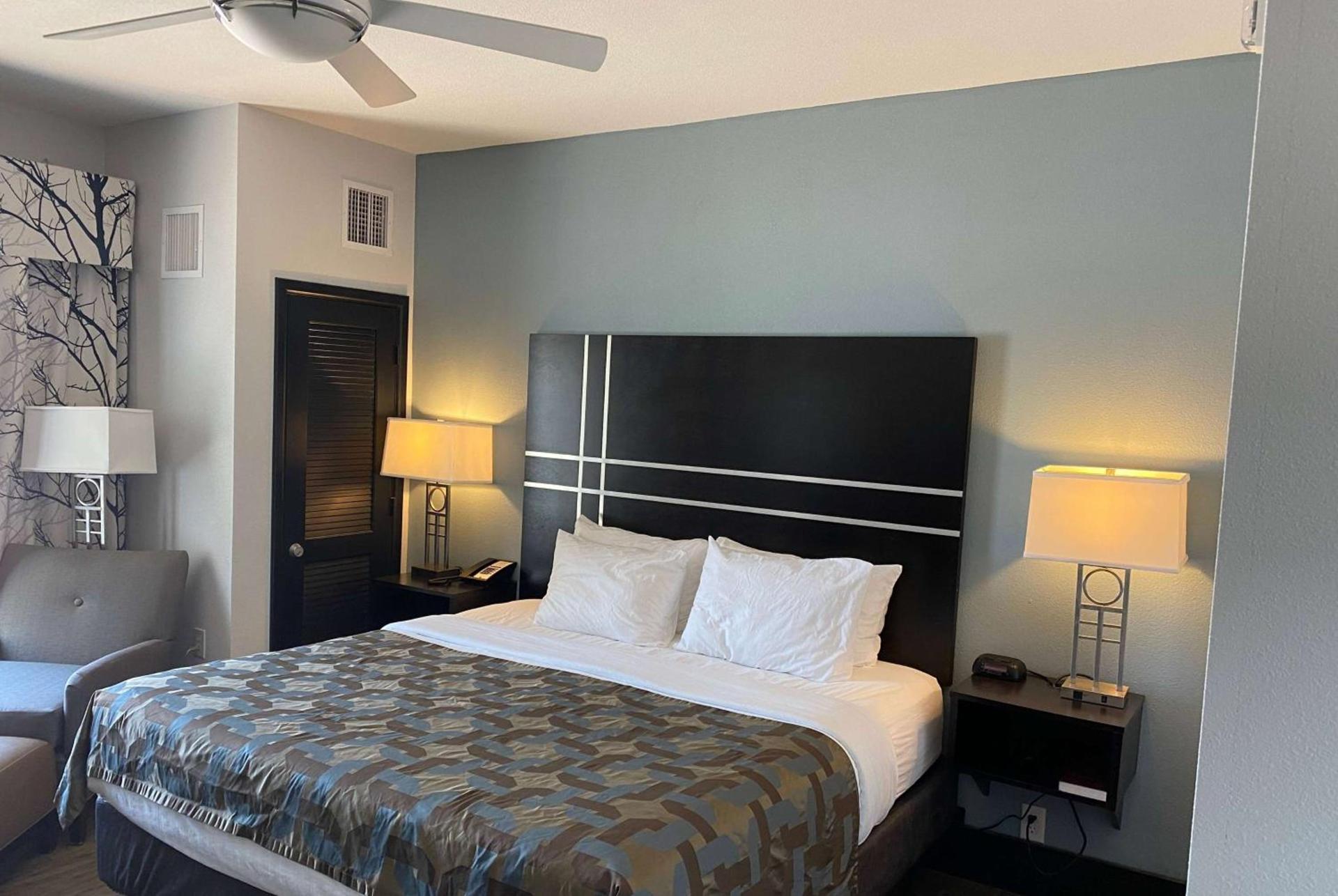 La Quinta Inn & Suites by Wyndham Lubbock Southwest photo 11