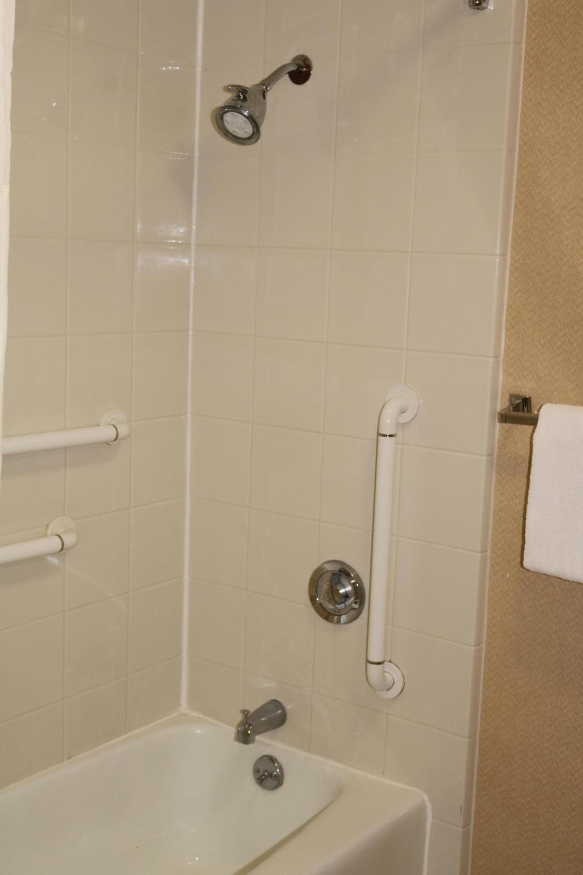 Baymont by Wyndham Columbia Northwest photo 31