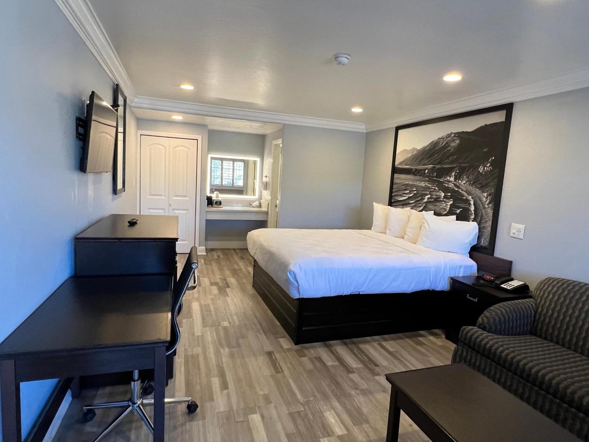 Aura Inn Monterey photo 96