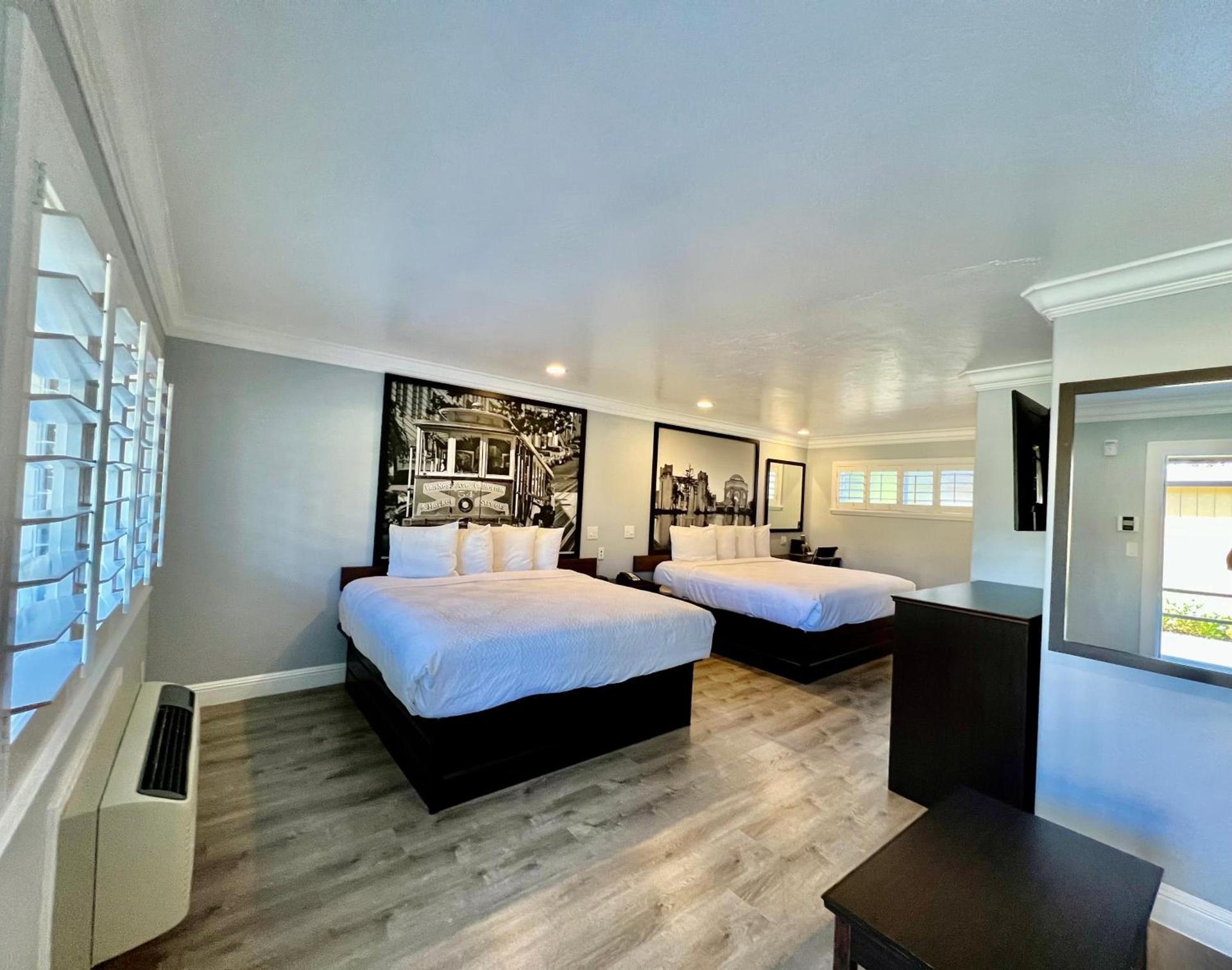 Aura Inn Monterey photo 94