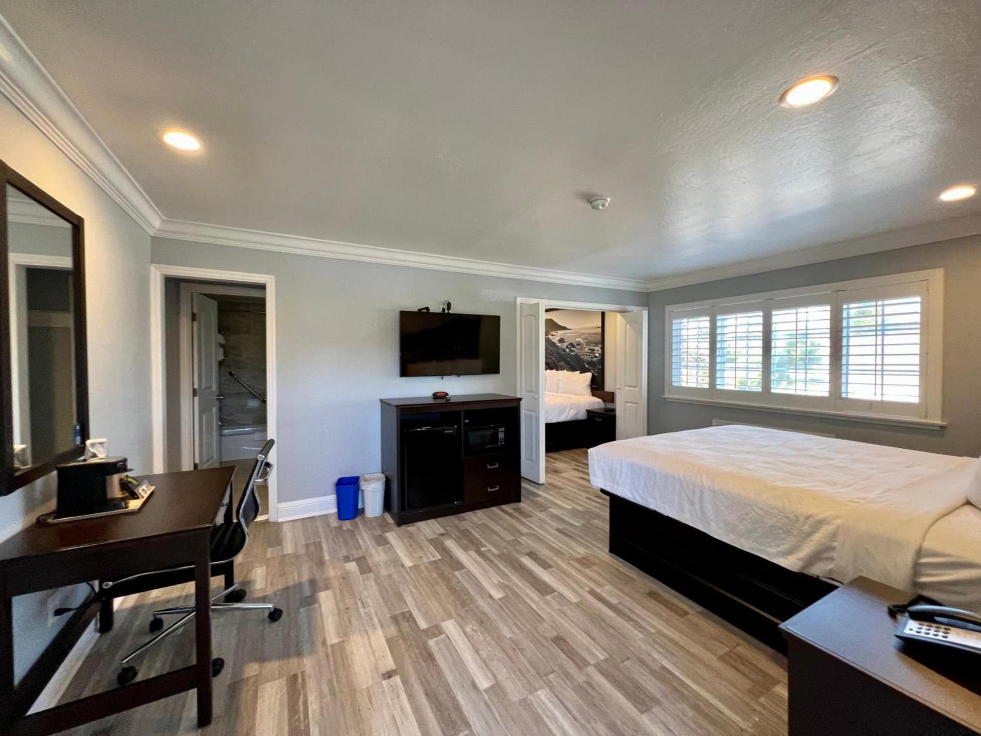 Aura Inn Monterey photo 93