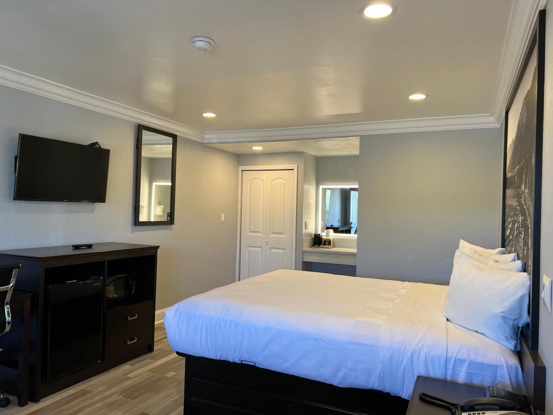 Aura Inn Monterey photo 91
