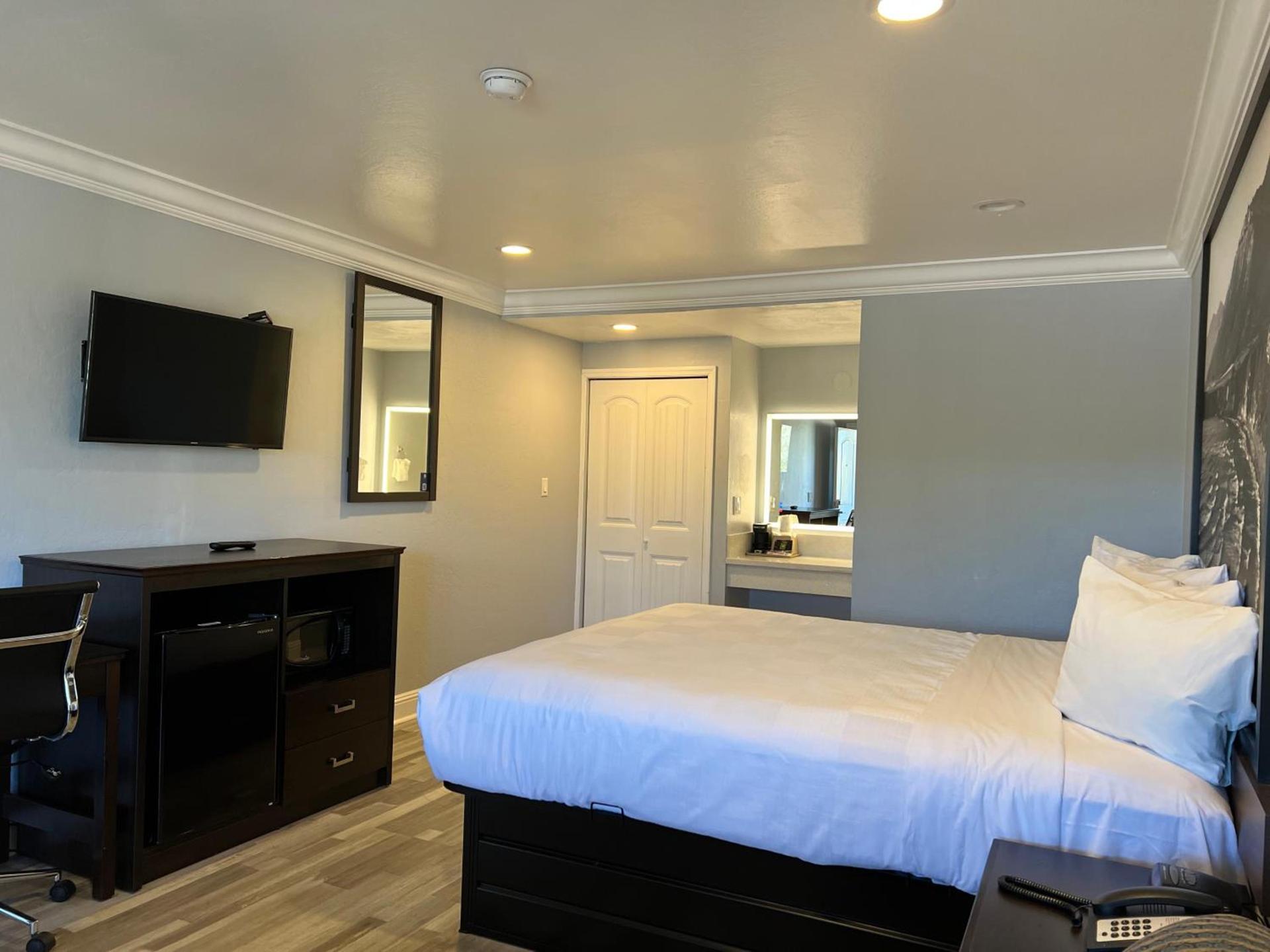Aura Inn Monterey photo 90