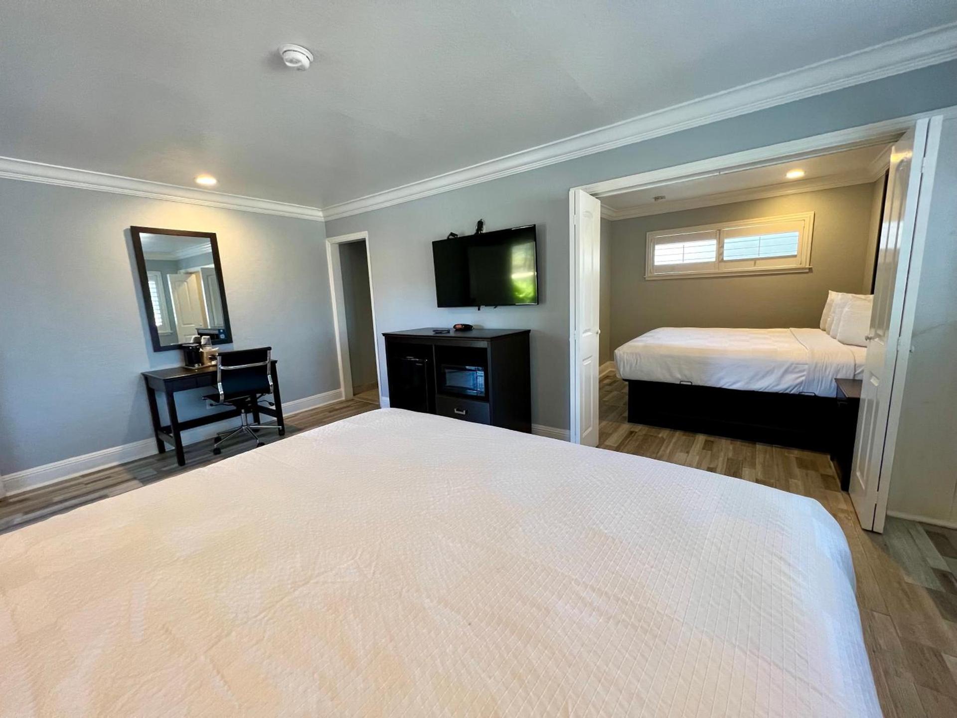 Aura Inn Monterey photo 88