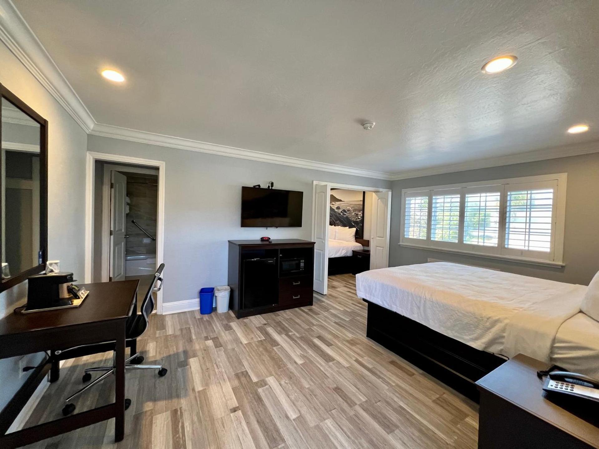 Aura Inn Monterey photo 89