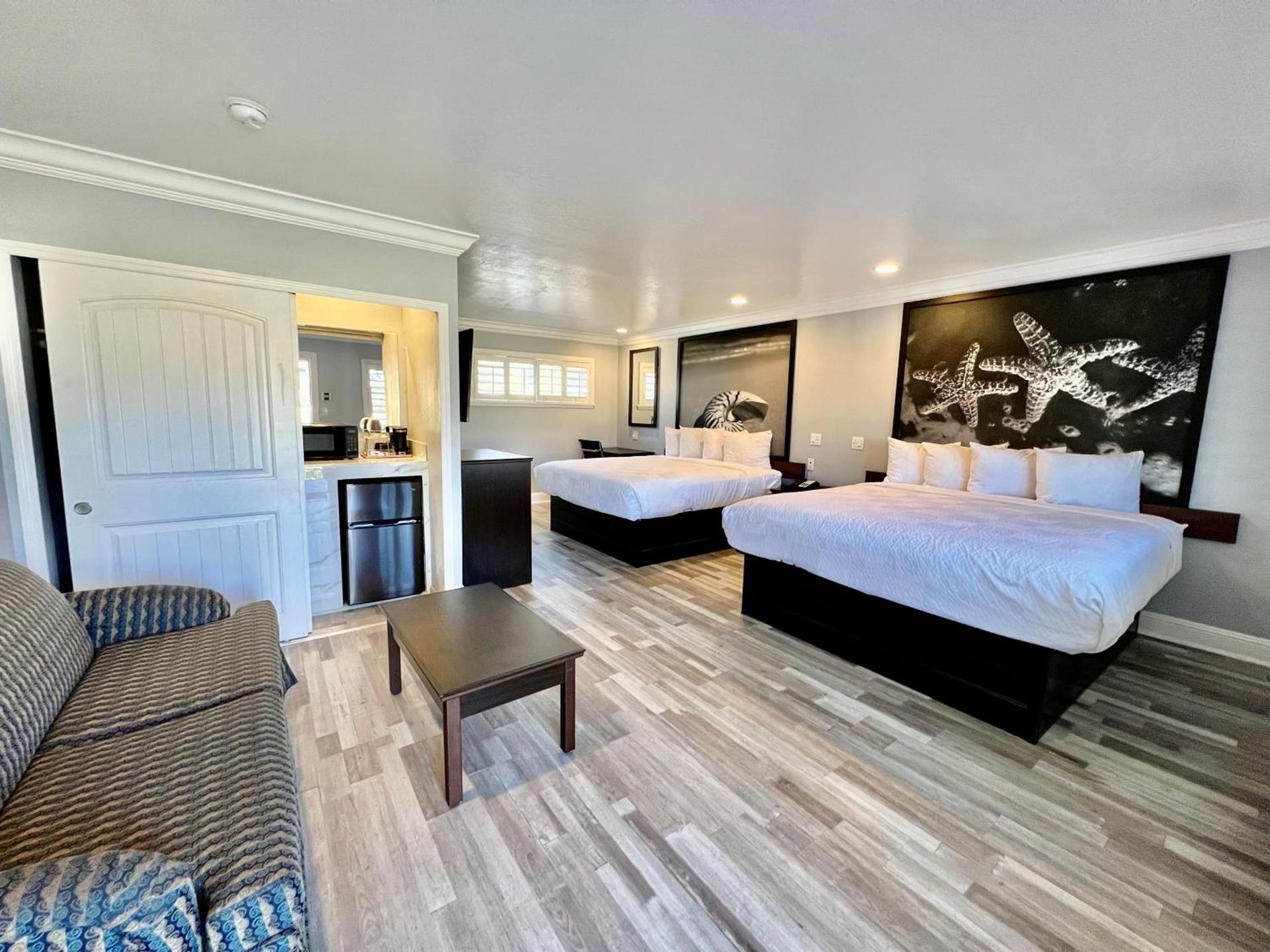 Aura Inn Monterey photo 73