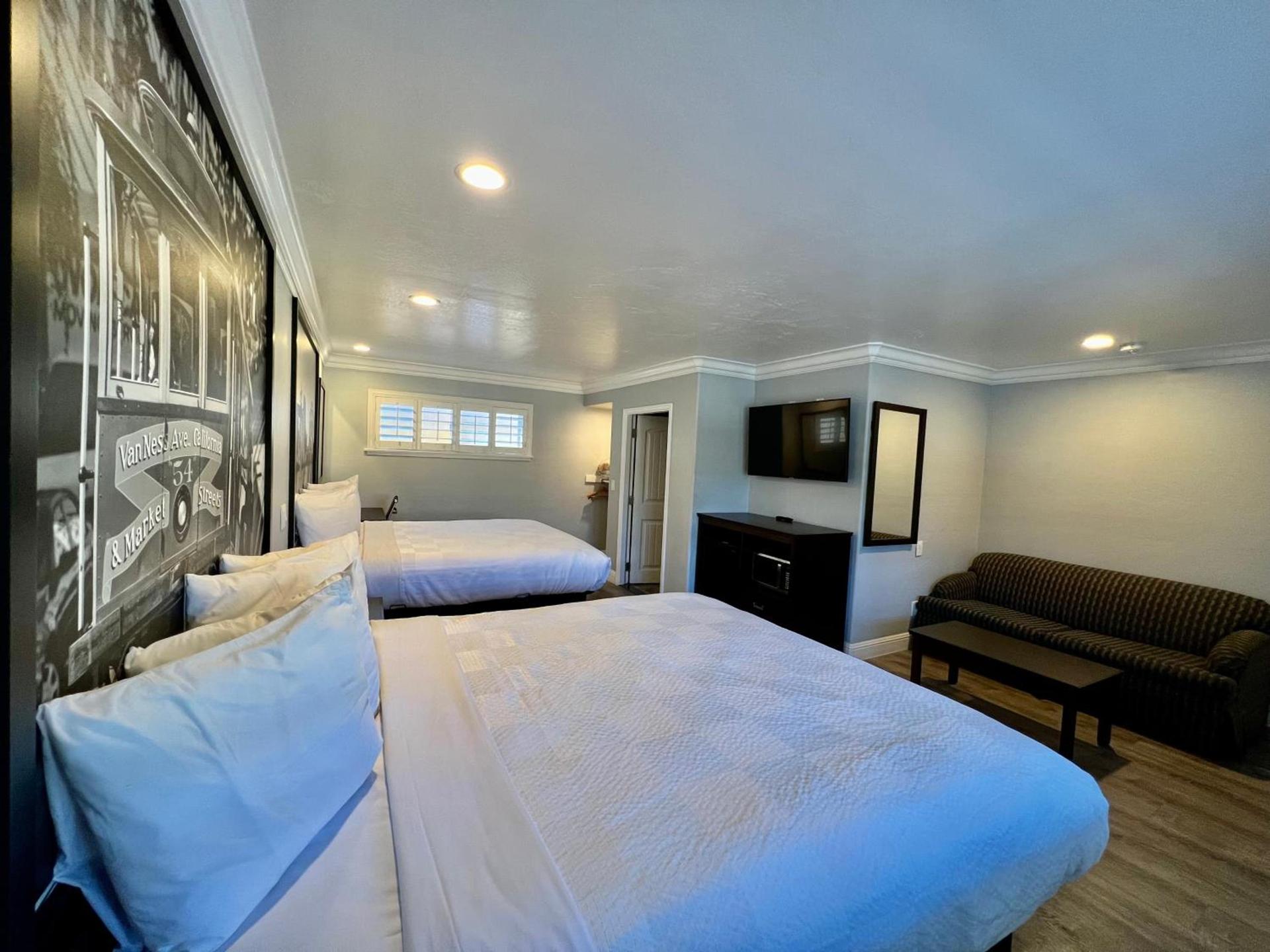 Aura Inn Monterey photo 82