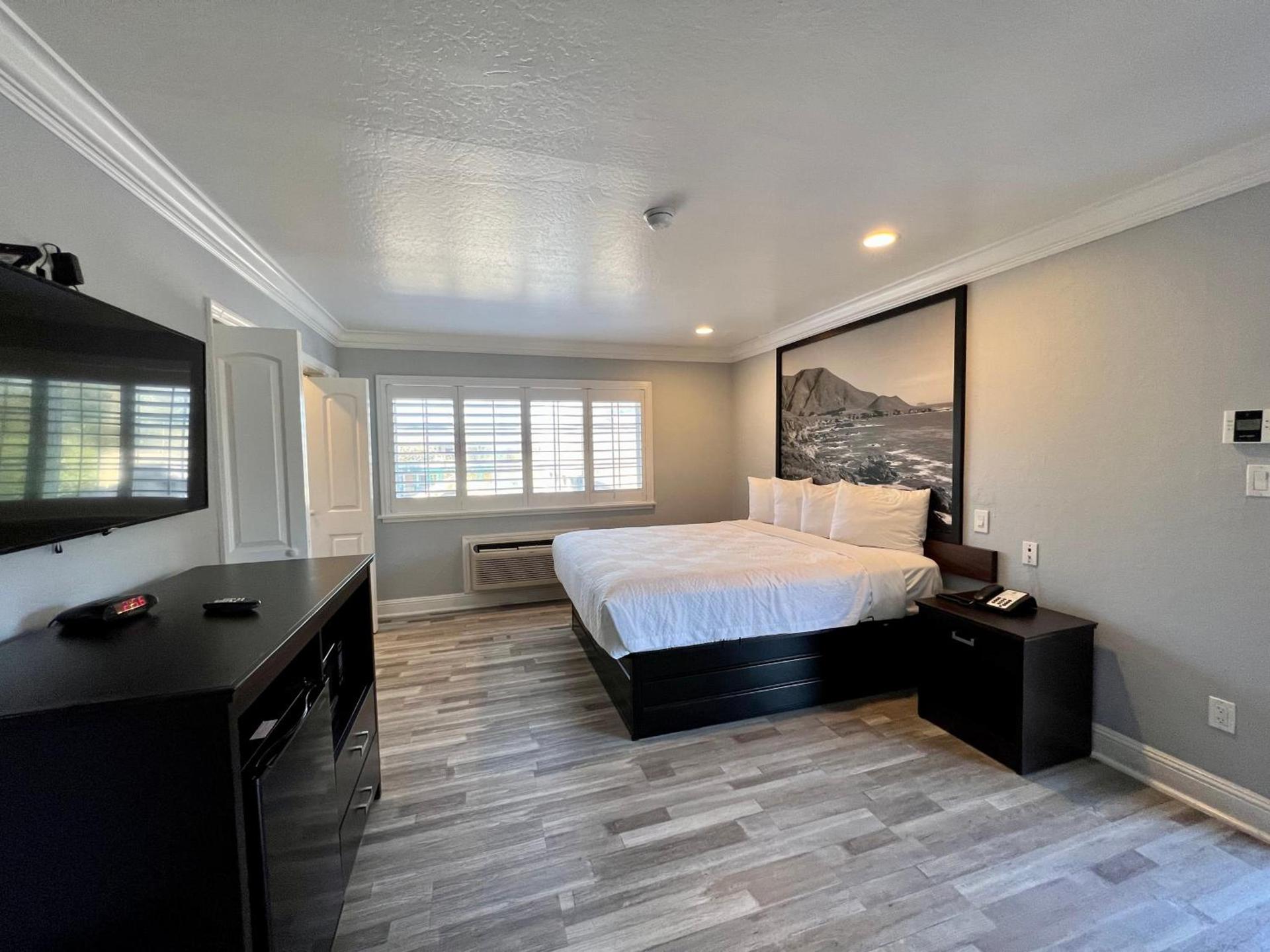 Aura Inn Monterey photo 85