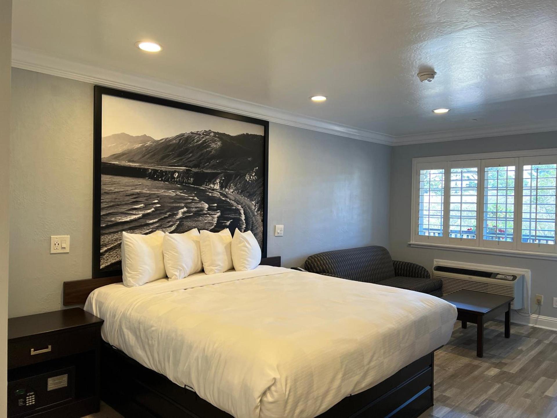 Aura Inn Monterey photo 75