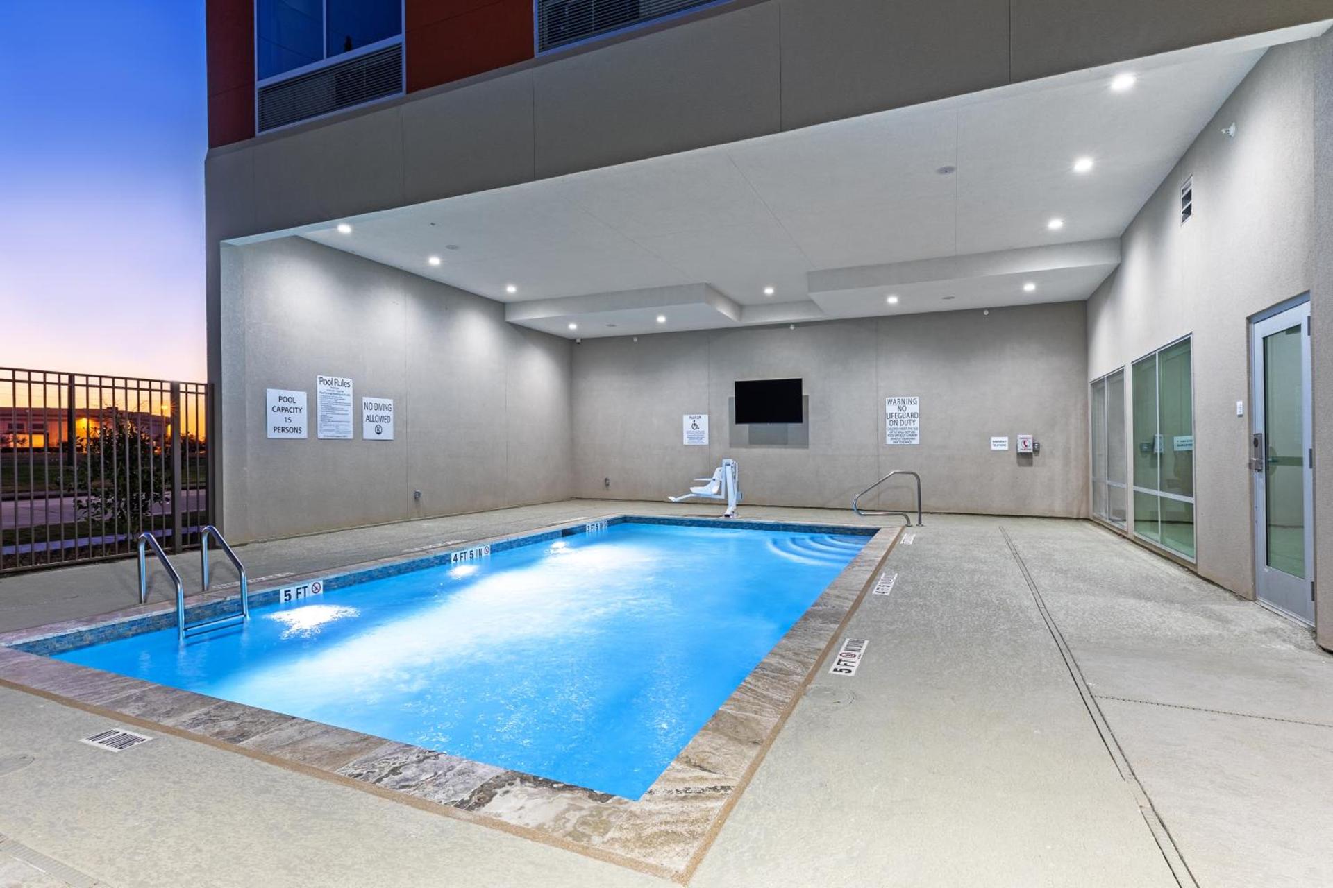 Holiday Inn Express & Suites - Houston SW - Rosenberg by IHG photo 3