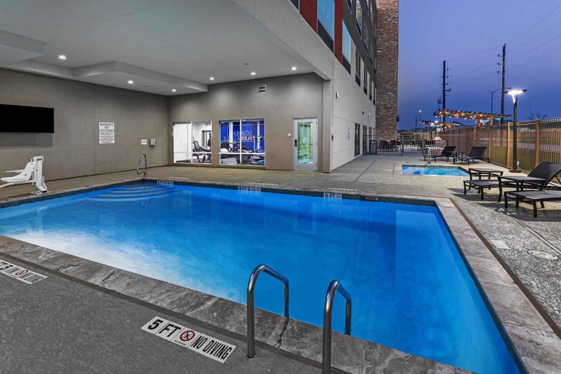 Holiday Inn Express & Suites - Houston SW - Rosenberg by IHG photo 2