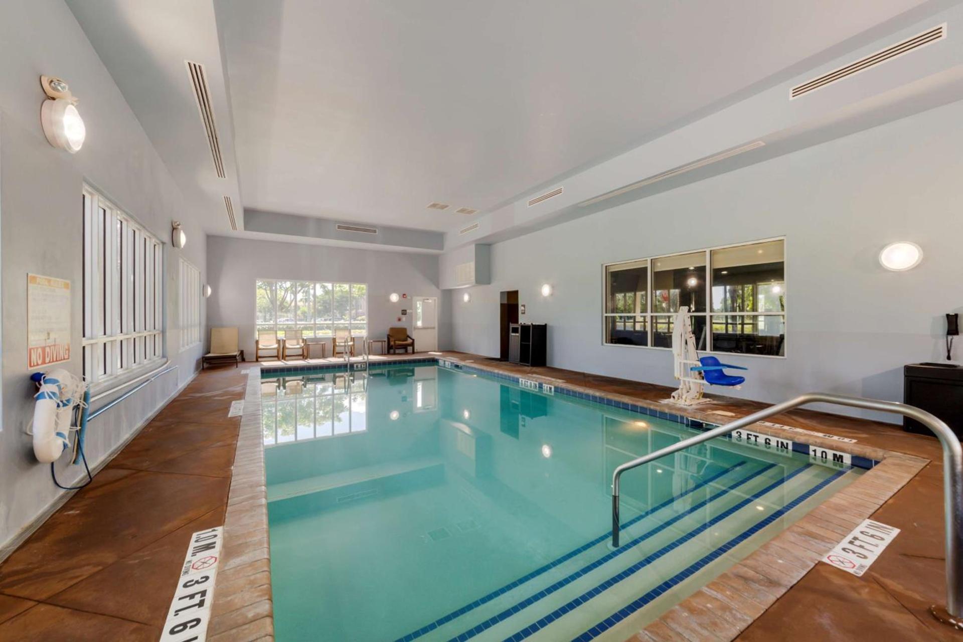Best Western Plus Miami Airport North Hotel & Suites photo 3