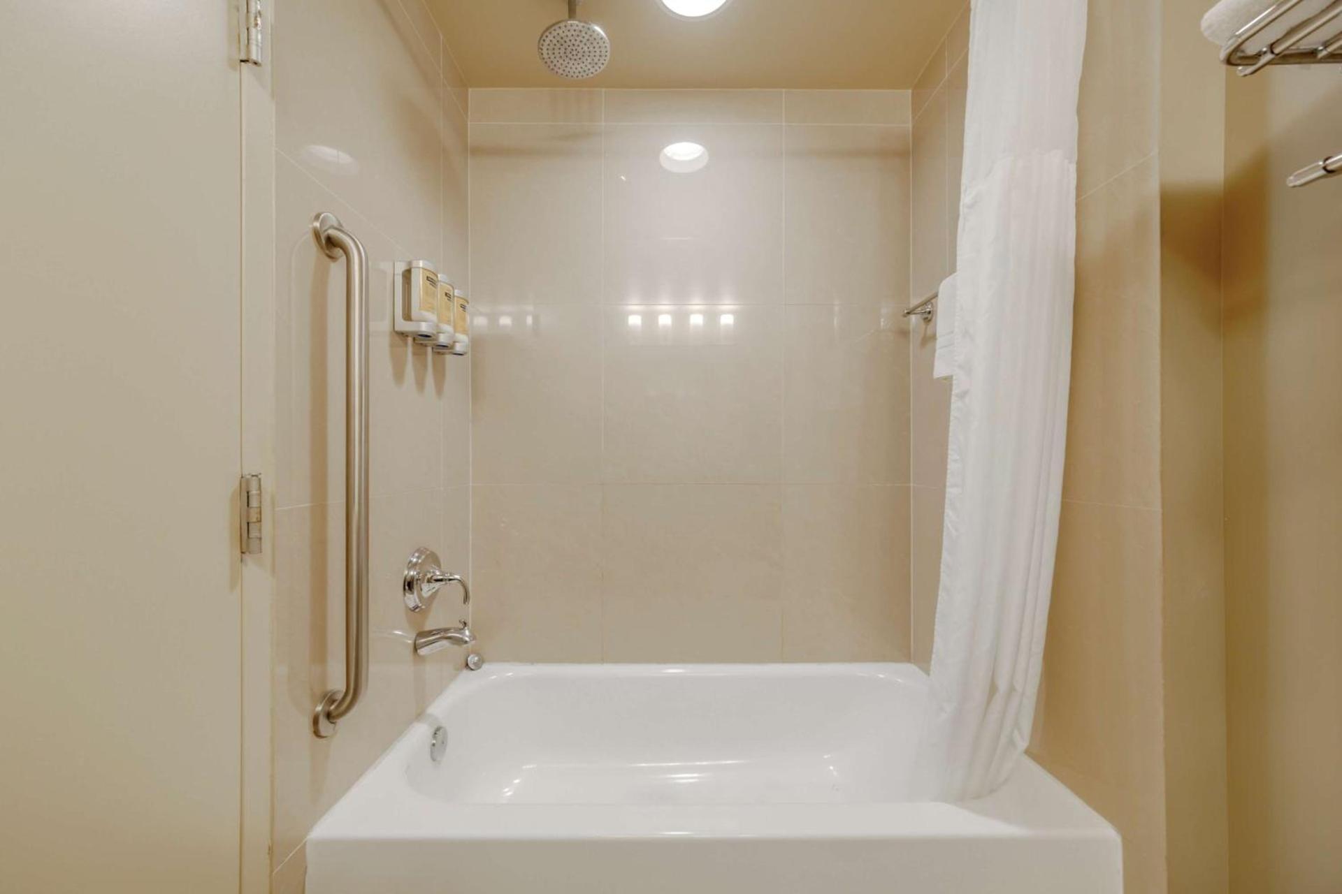 Best Western Plus Miami Airport North Hotel & Suites photo 35