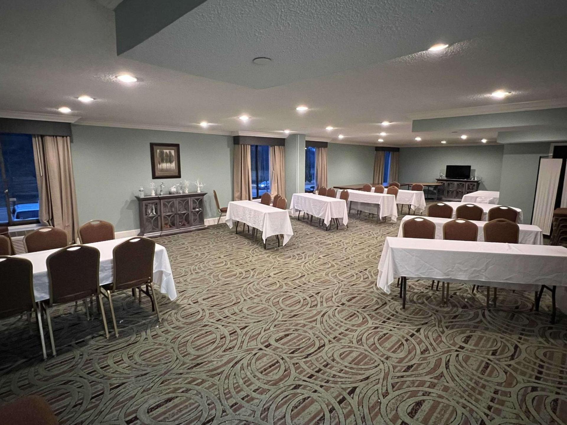 Quality Inn & Suites photo 22
