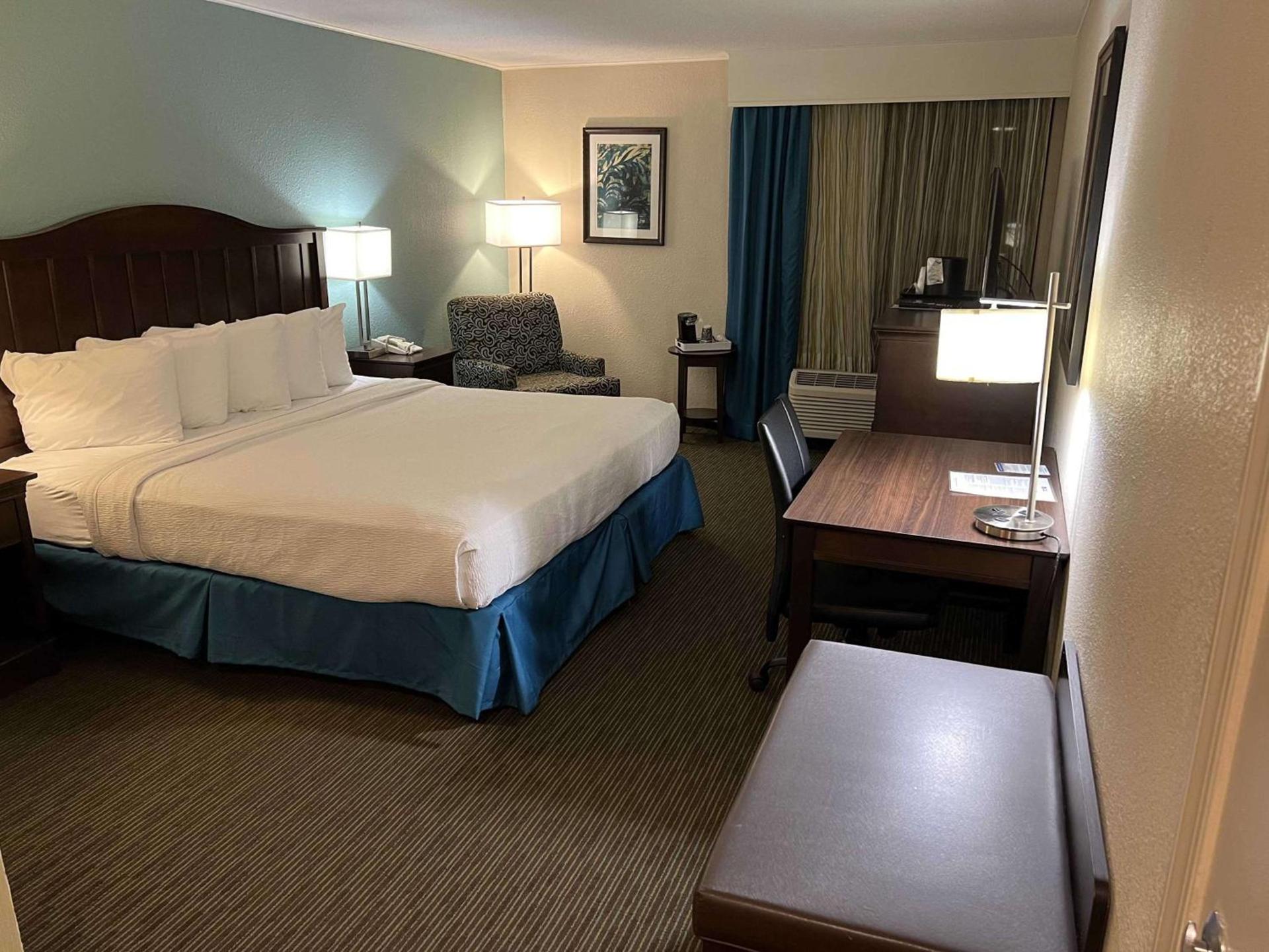 Quality Inn & Suites photo 5