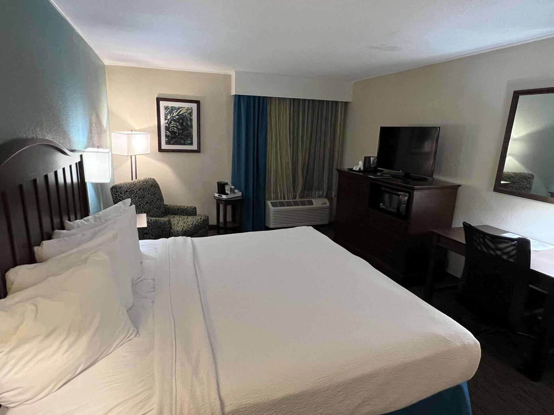 Quality Inn & Suites photo 6