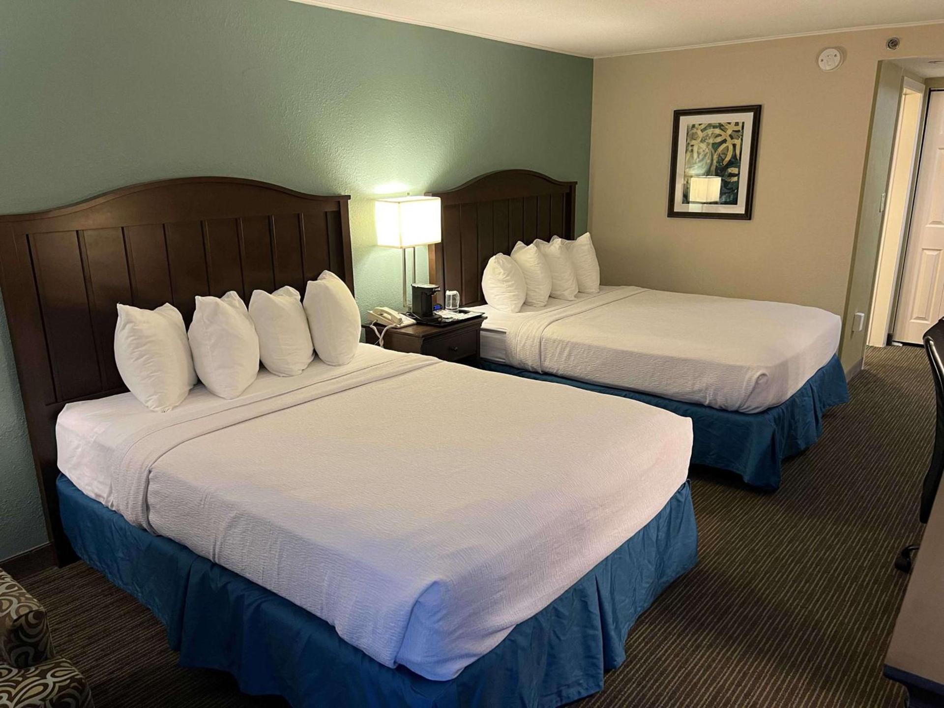 Quality Inn & Suites photo 8