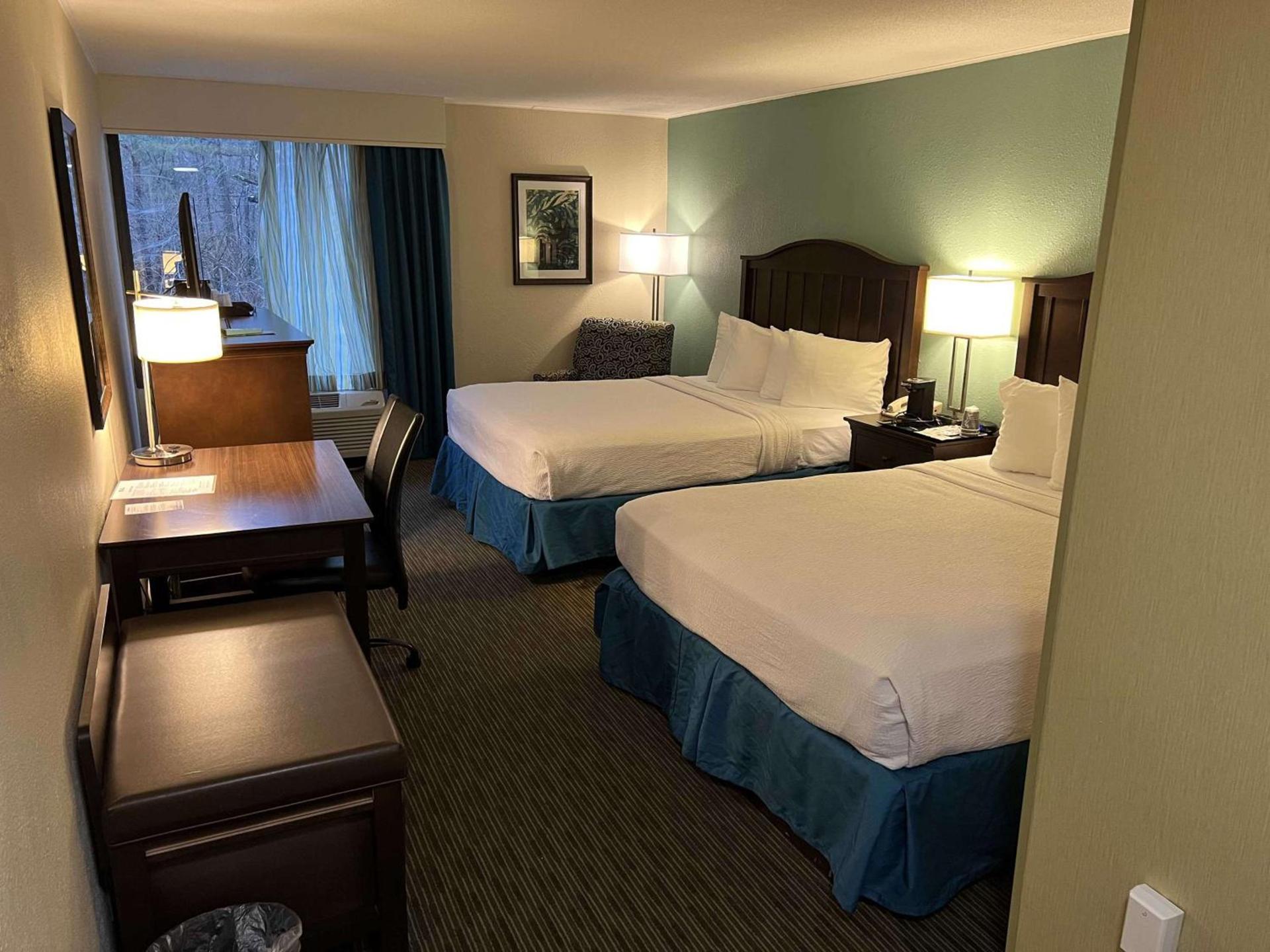 Quality Inn & Suites photo 10