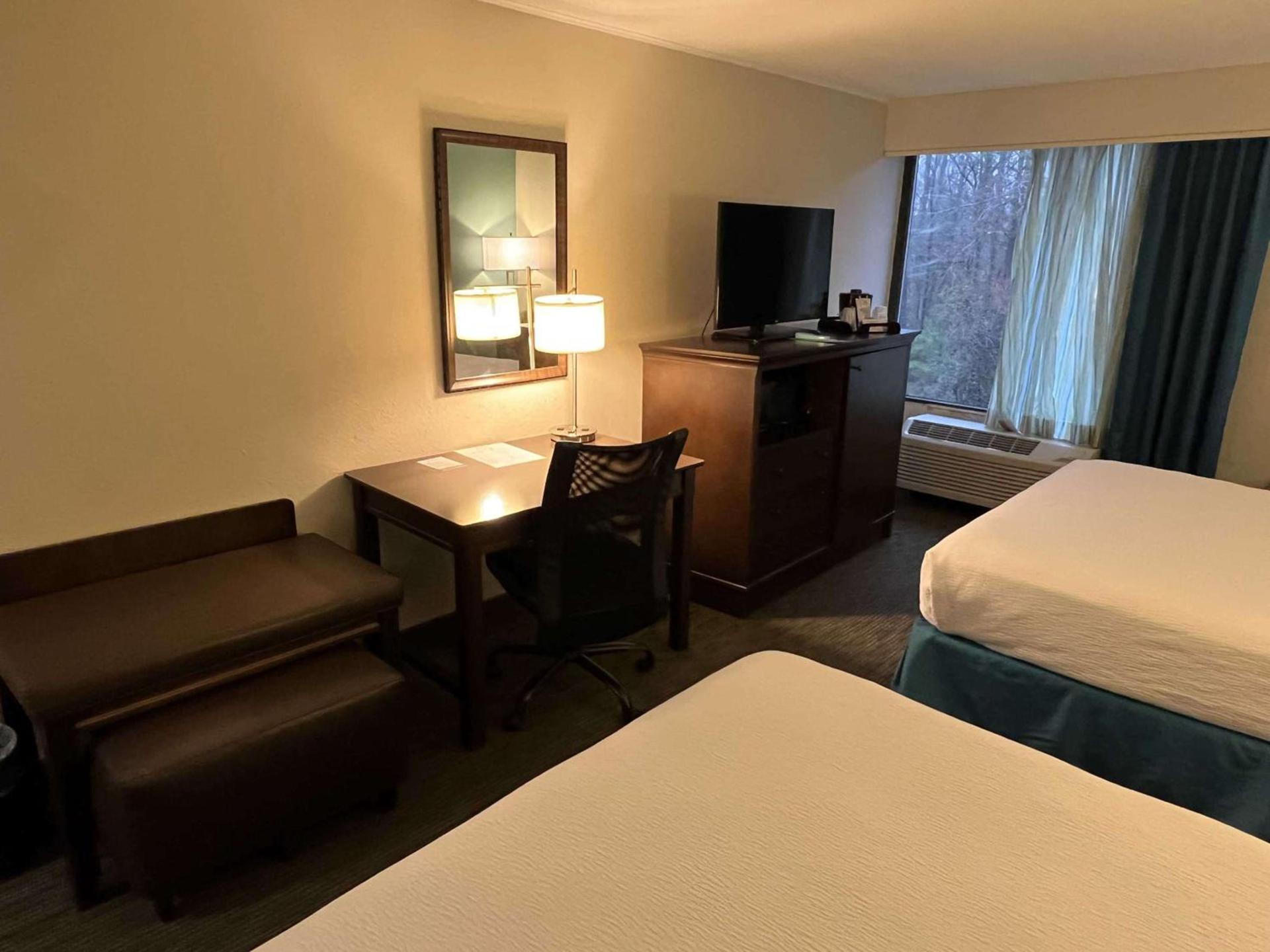 Quality Inn & Suites photo 11