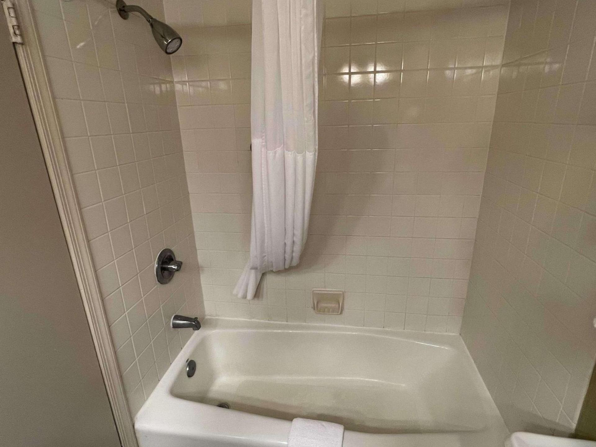 Quality Inn & Suites photo 14