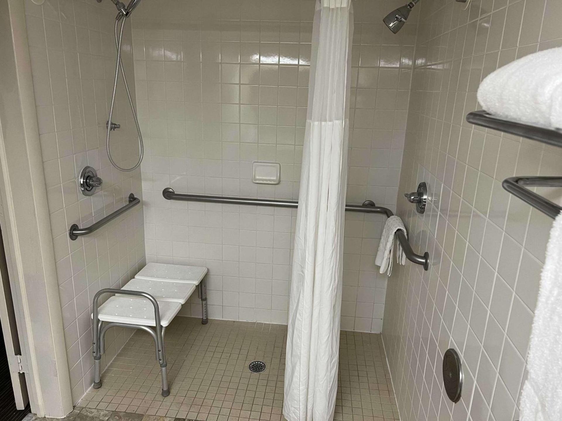 Quality Inn & Suites photo 15