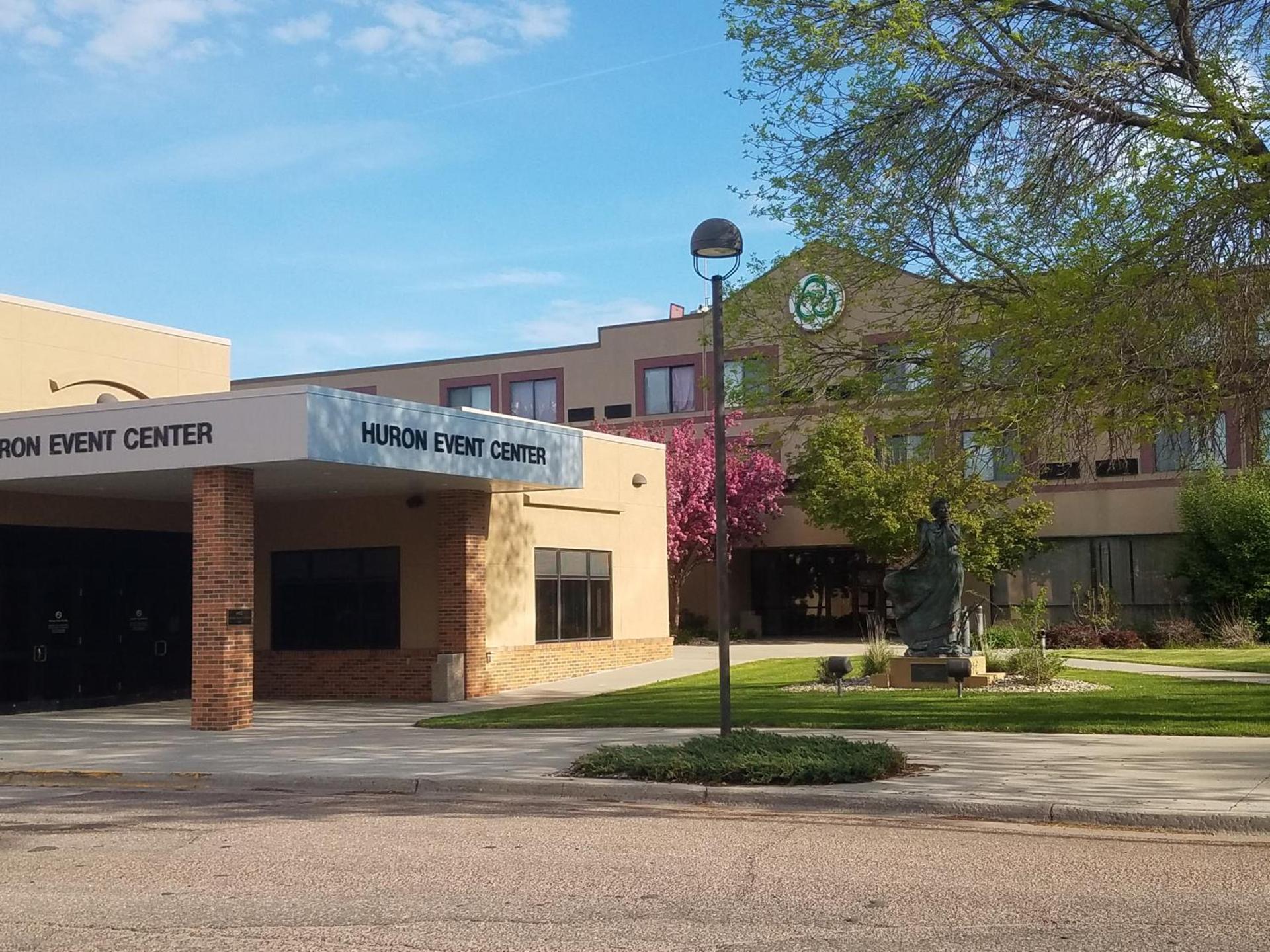 Crossroads Hotel and Huron Event Center photo 2