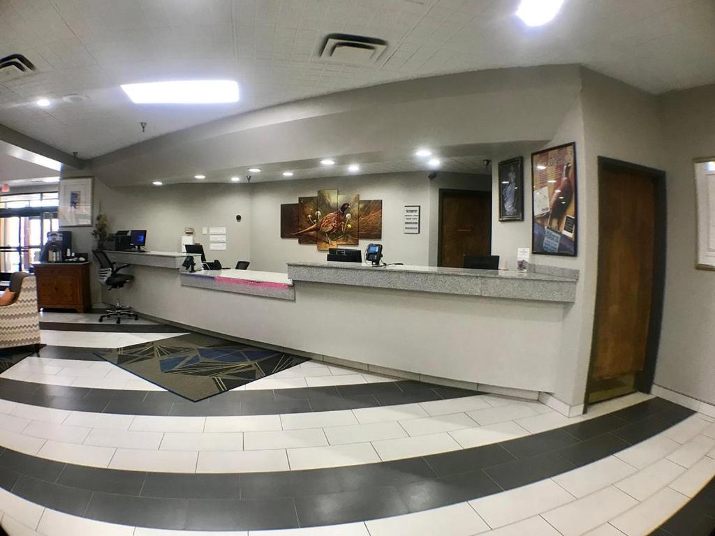 Crossroads Hotel and Huron Event Center photo 5
